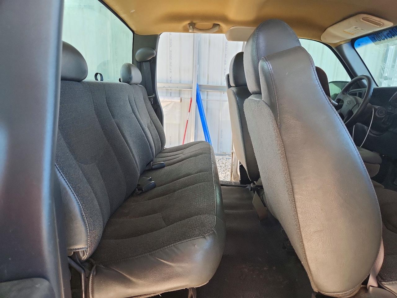 2004 Chevrolet Silverado C1500 White vin: 1GCEC19X14Z241909