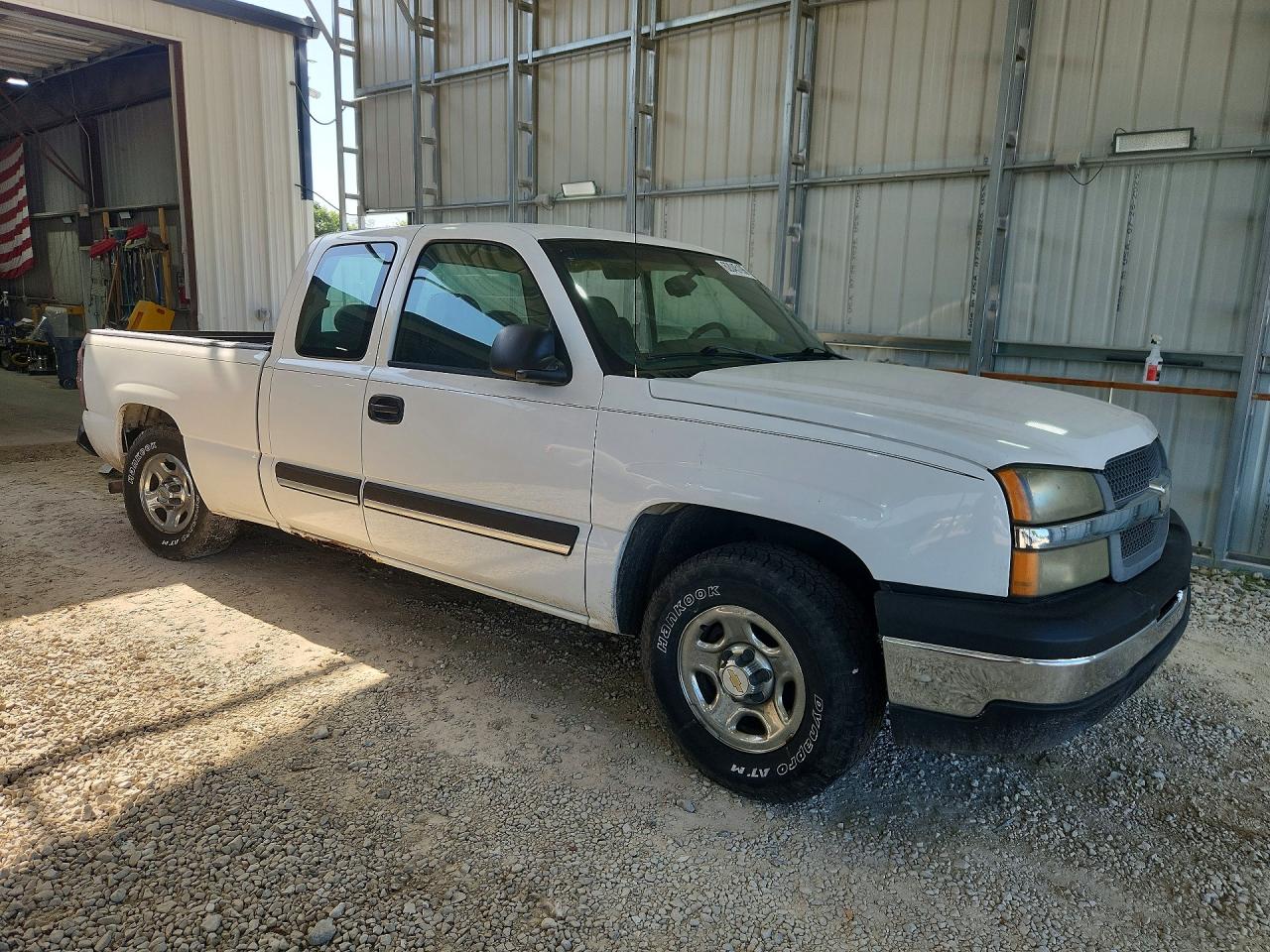 2004 Chevrolet Silverado C1500 White vin: 1GCEC19X14Z241909