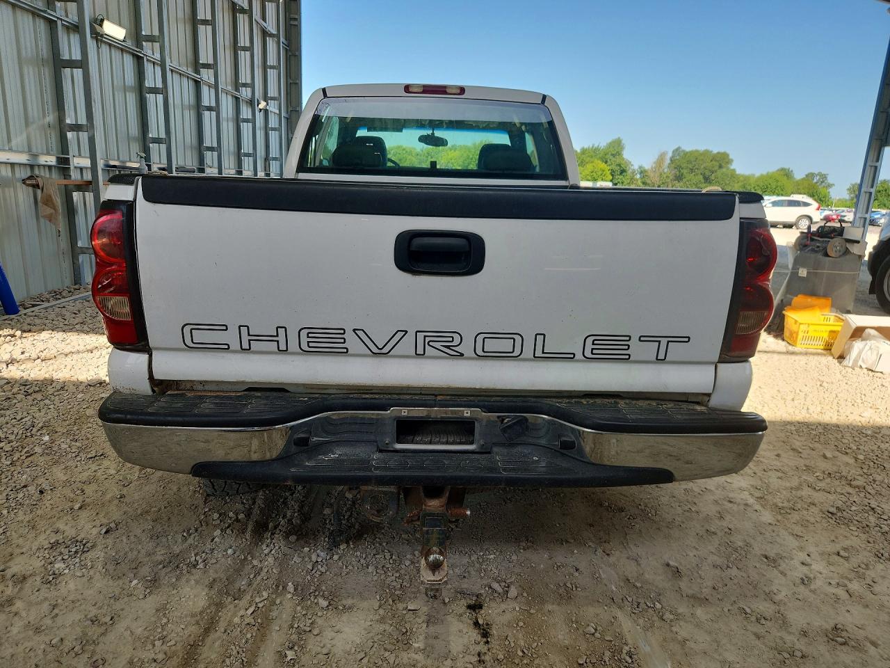 2004 Chevrolet Silverado C1500 White vin: 1GCEC19X14Z241909