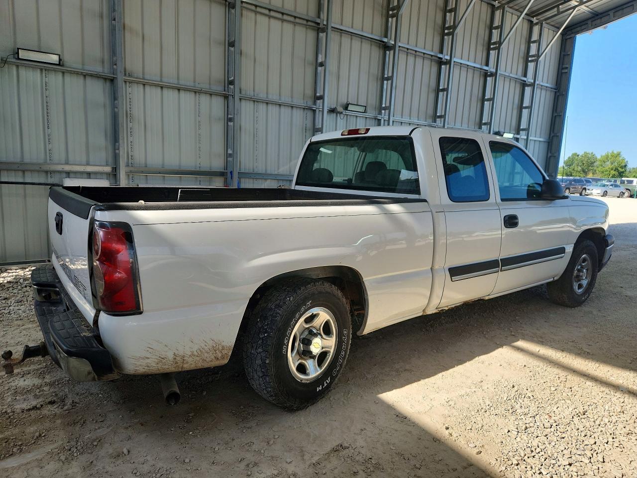 2004 Chevrolet Silverado C1500 White vin: 1GCEC19X14Z241909