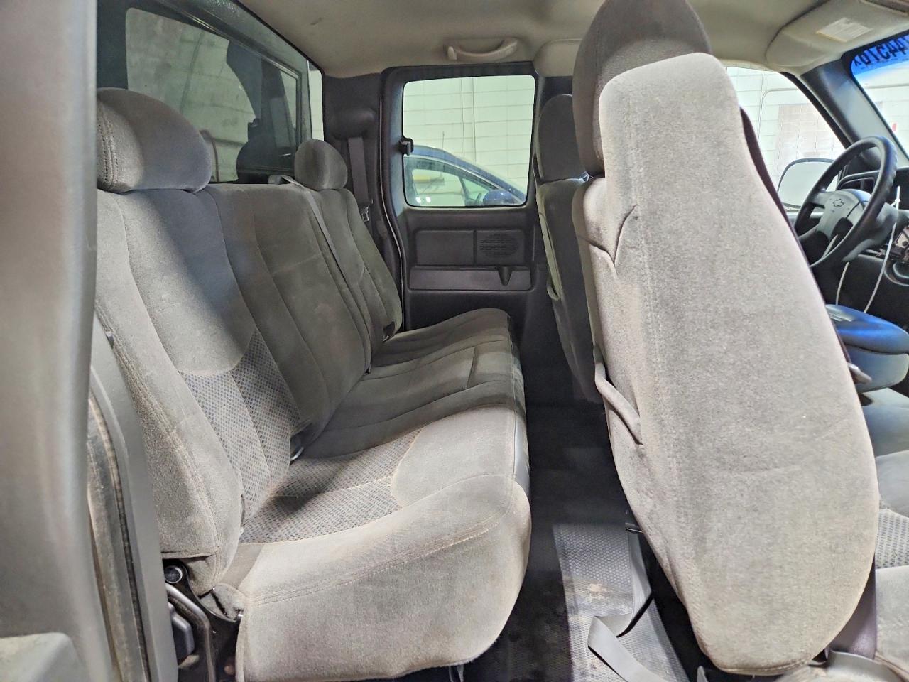 2007 Chevrolet Silverado C1500 Classic Silver vin: 1GCEC19X17Z120382