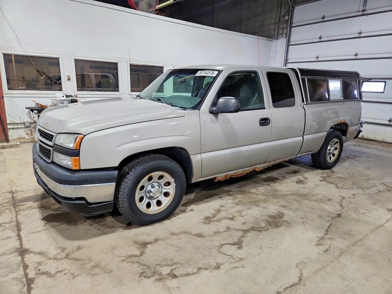 2007 Chevrolet Silverado C1500 Classic Silver vin: 1GCEC19X17Z120382