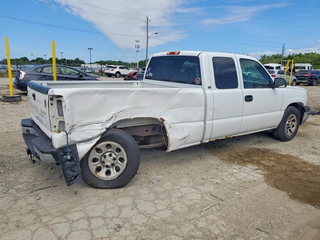 2005 Chevrolet Silverado C1500 White vin: 1GCEC19X25Z148236