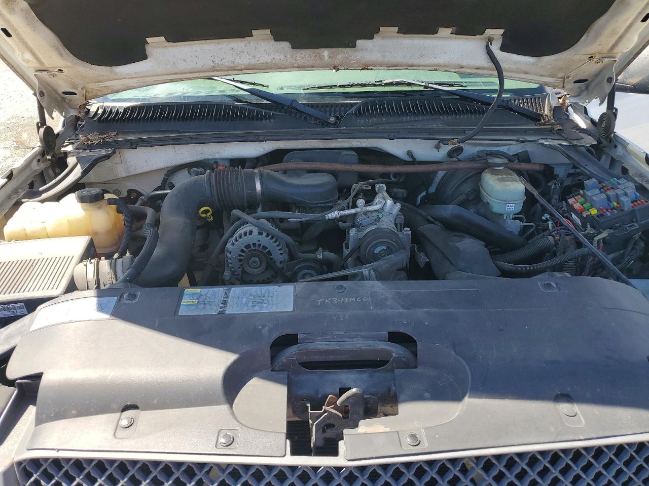 2005 Chevrolet Silverado C1500 White vin: 1GCEC19X25Z148236