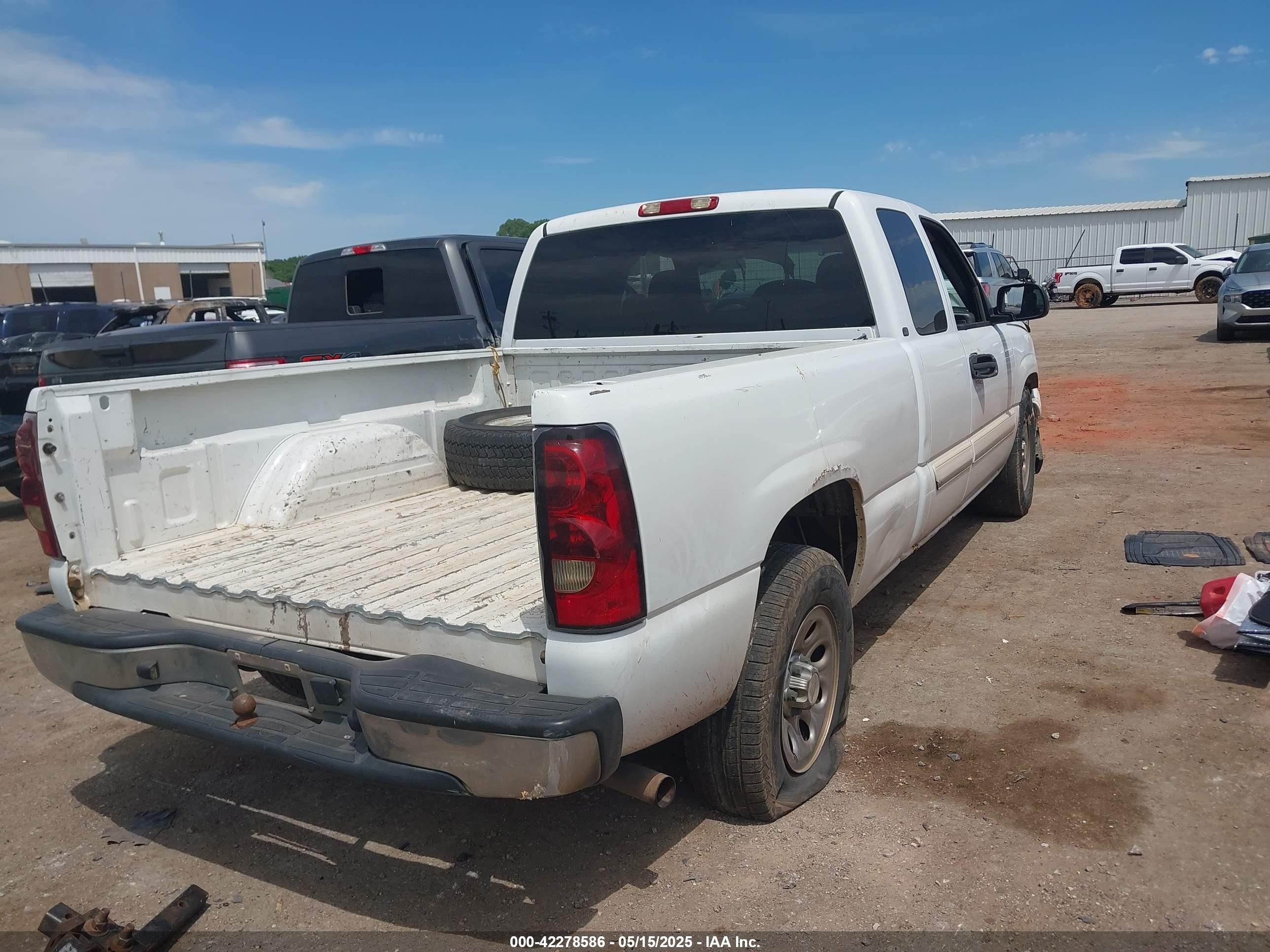 2007 Chevrolet Silverado 1500 Classic Lt1 White vin: 1GCEC19X27Z140687