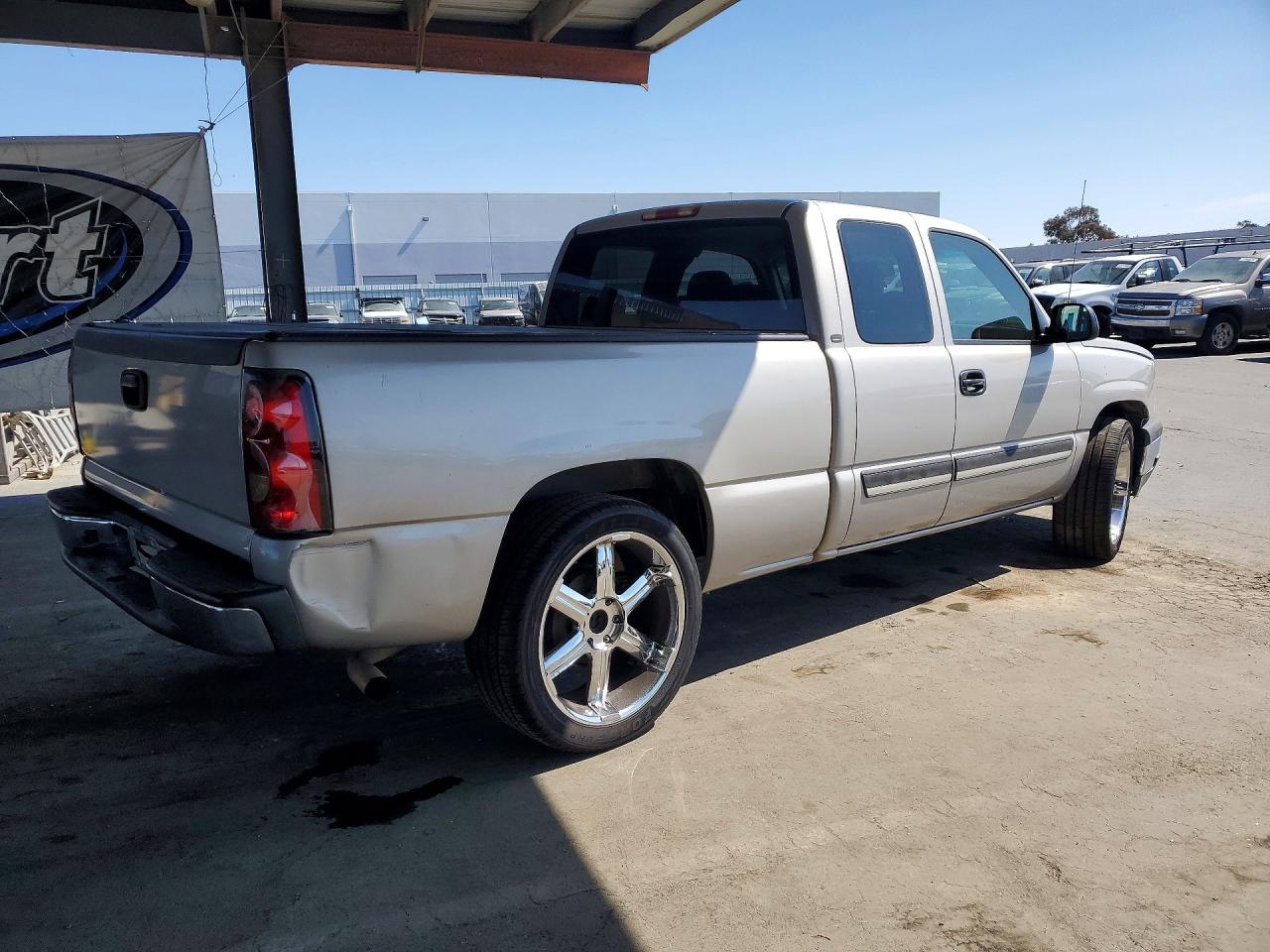 2005 Chevrolet Silverado C1500 Желто-коричневый vin: 1GCEC19X35Z280065