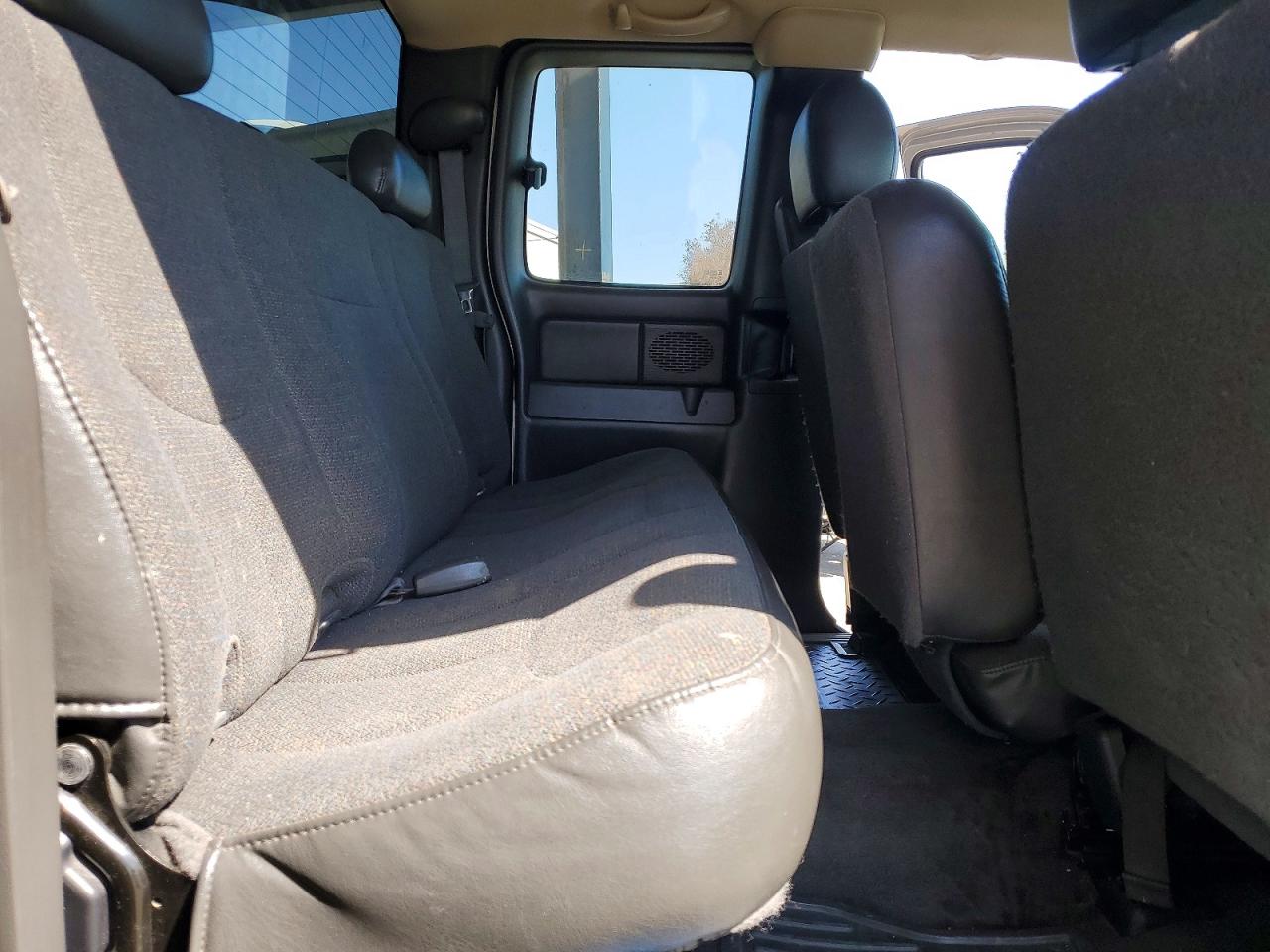 2005 Chevrolet Silverado C1500 Желто-коричневый vin: 1GCEC19X35Z280065