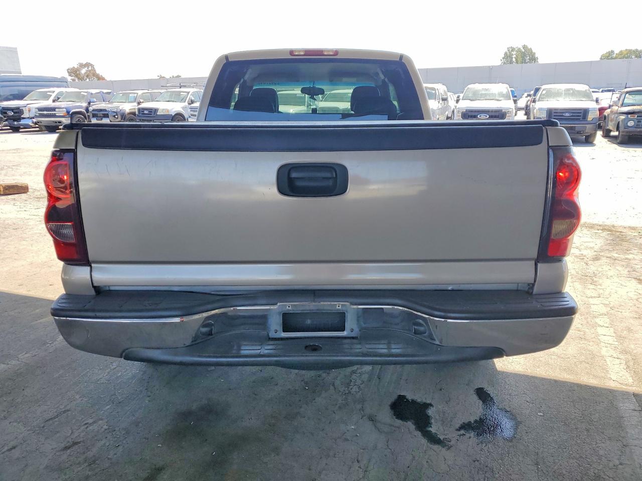 2005 Chevrolet Silverado C1500 Желто-коричневый vin: 1GCEC19X35Z280065