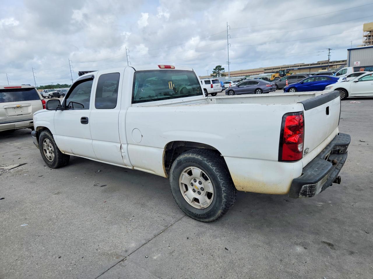 2007 Chevrolet Silverado C1500 Classic White vin: 1GCEC19X37Z108007
