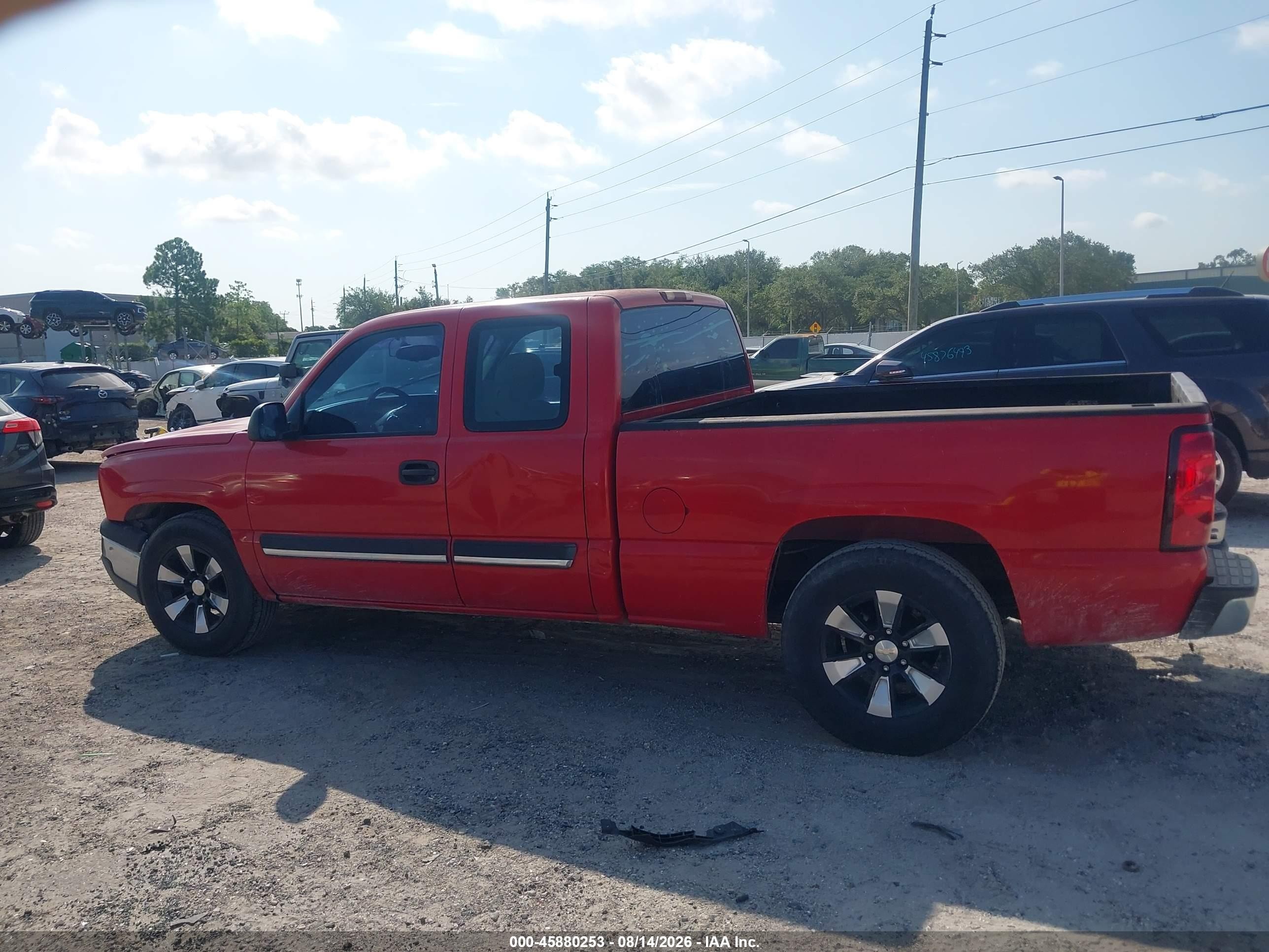 2004 Chevrolet Silverado 1500   Red vin: 1GCEC19X44Z224487