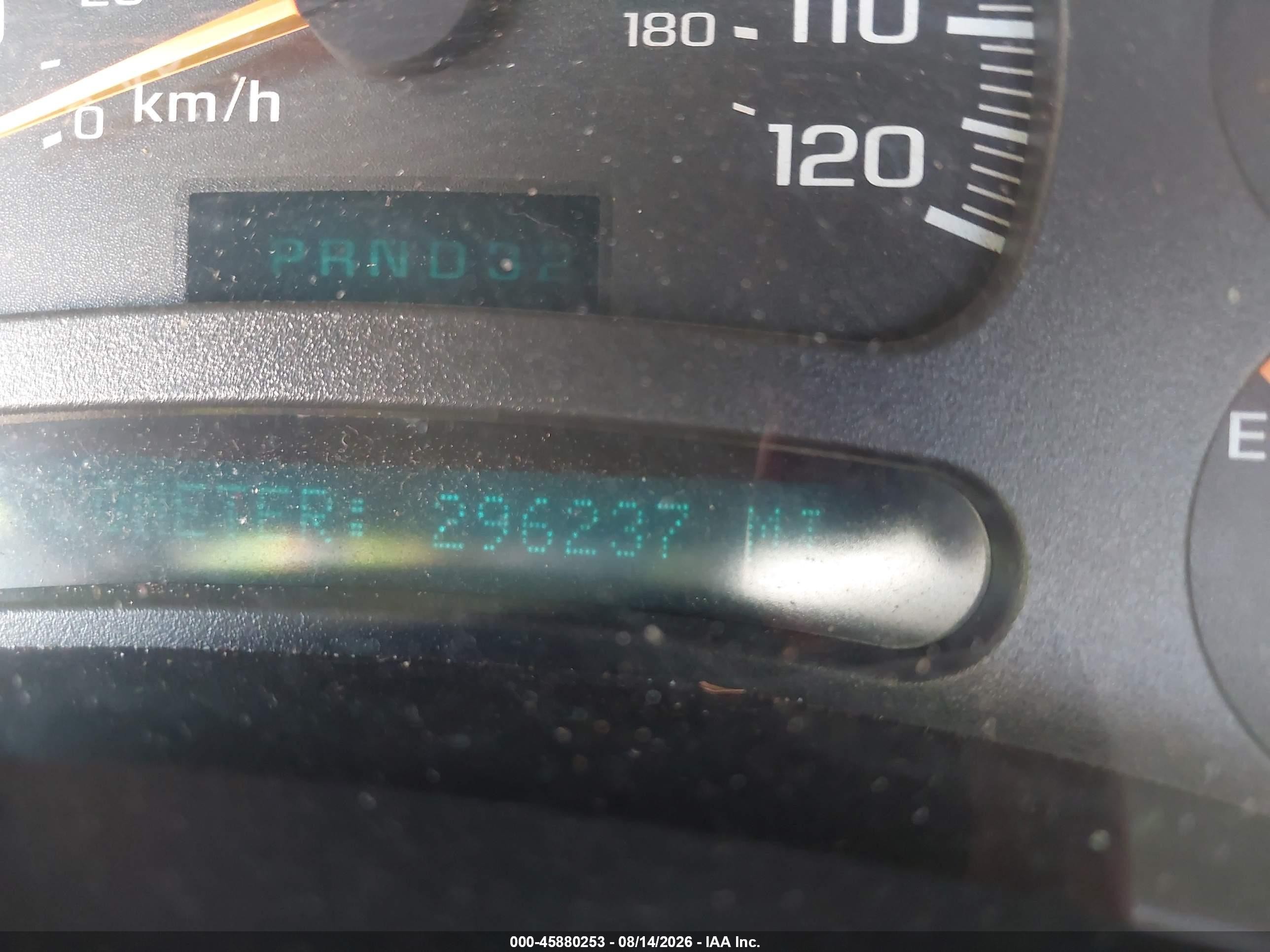 2004 Chevrolet Silverado 1500   Red vin: 1GCEC19X44Z224487