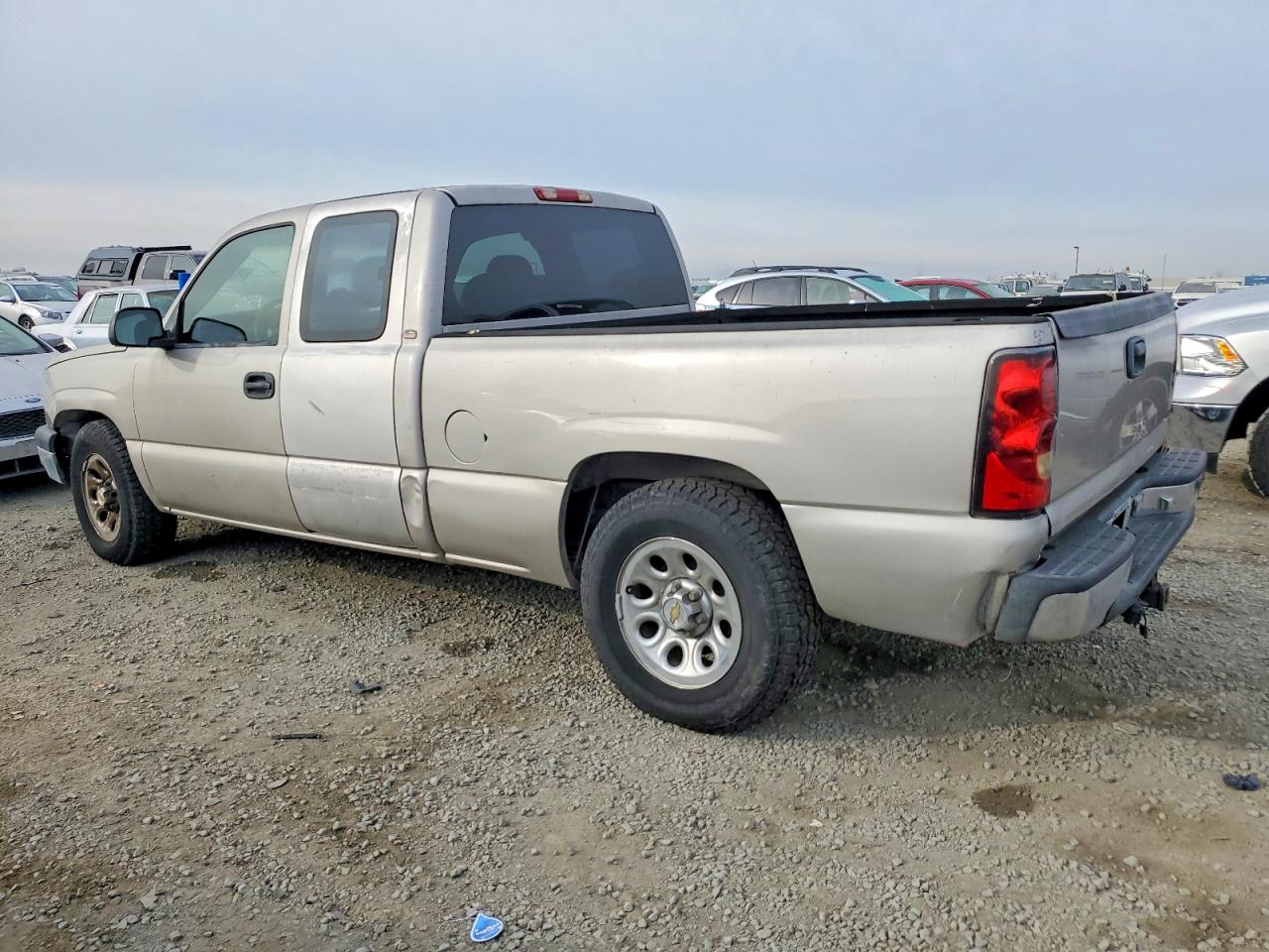 2005 Chevrolet Silverado C1500 Золотой vin: 1GCEC19X45Z271309