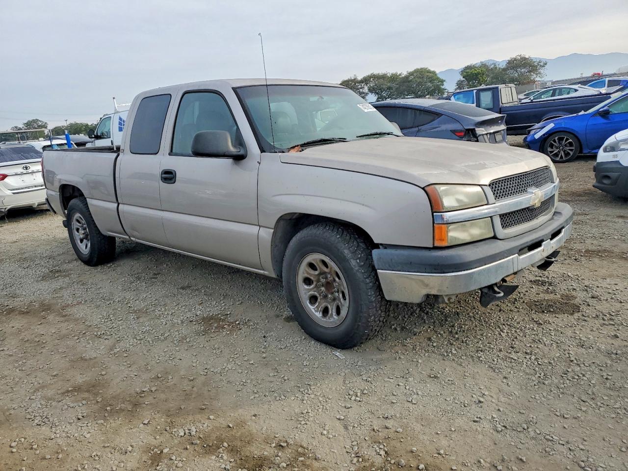 2005 Chevrolet Silverado C1500 Золотой vin: 1GCEC19X45Z271309