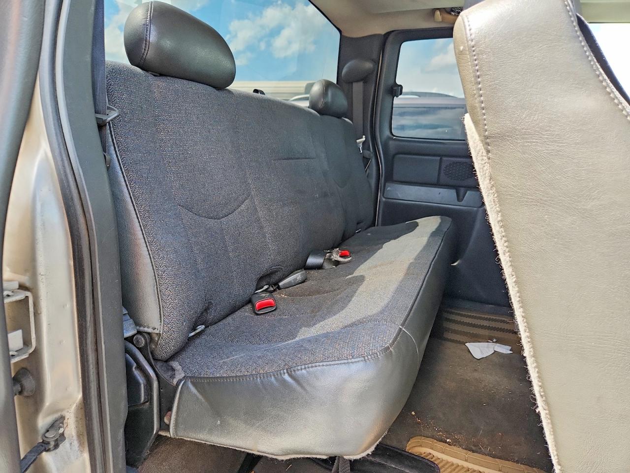 2005 Chevrolet Silverado C1500 Silver vin: 1GCEC19X65Z278732