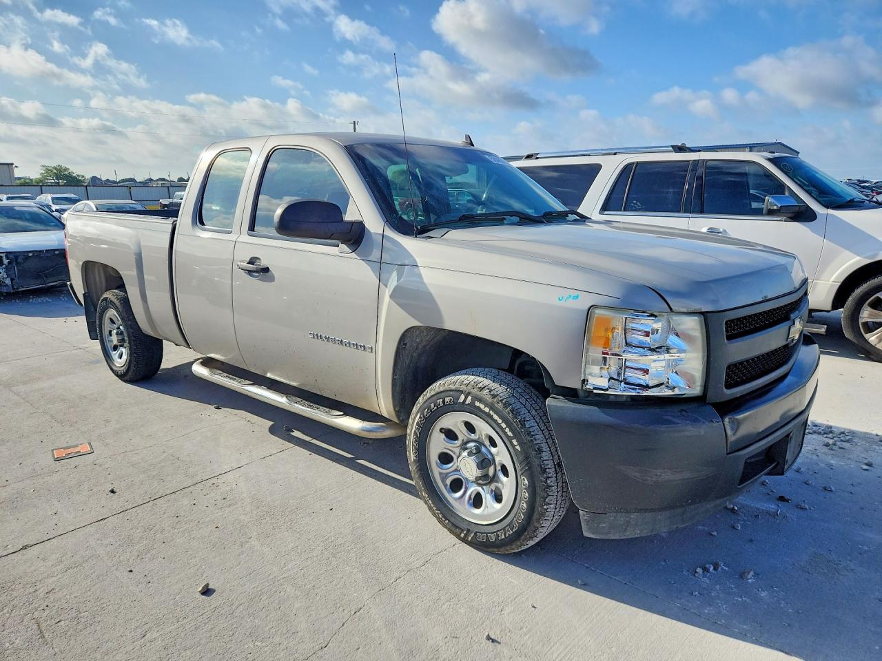 2008 Chevrolet Silverado C1500 Silver vin: 1GCEC19X68Z331790