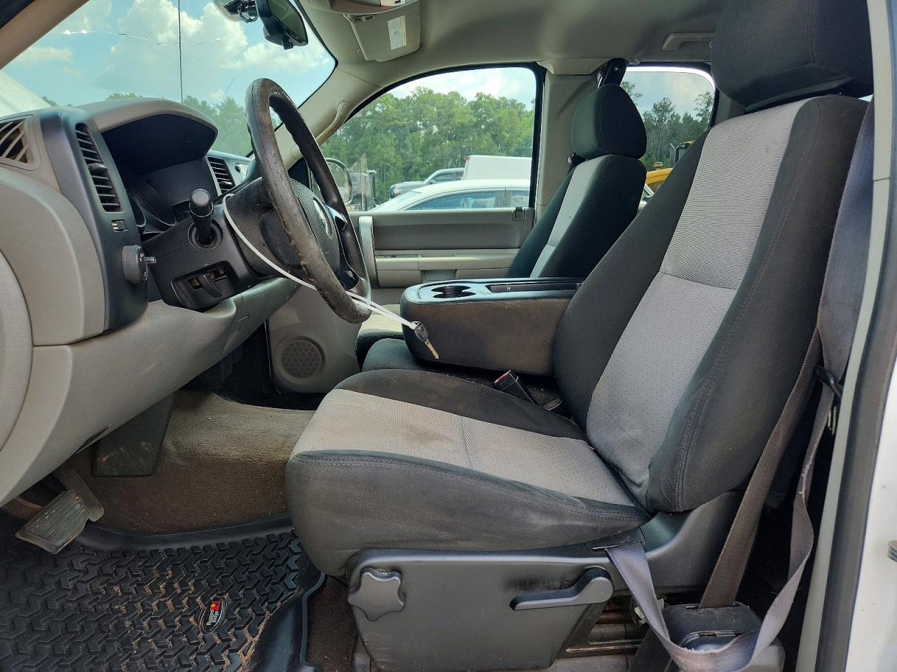 2009 Chevrolet Silverado C1500 White vin: 1GCEC19X69Z114323