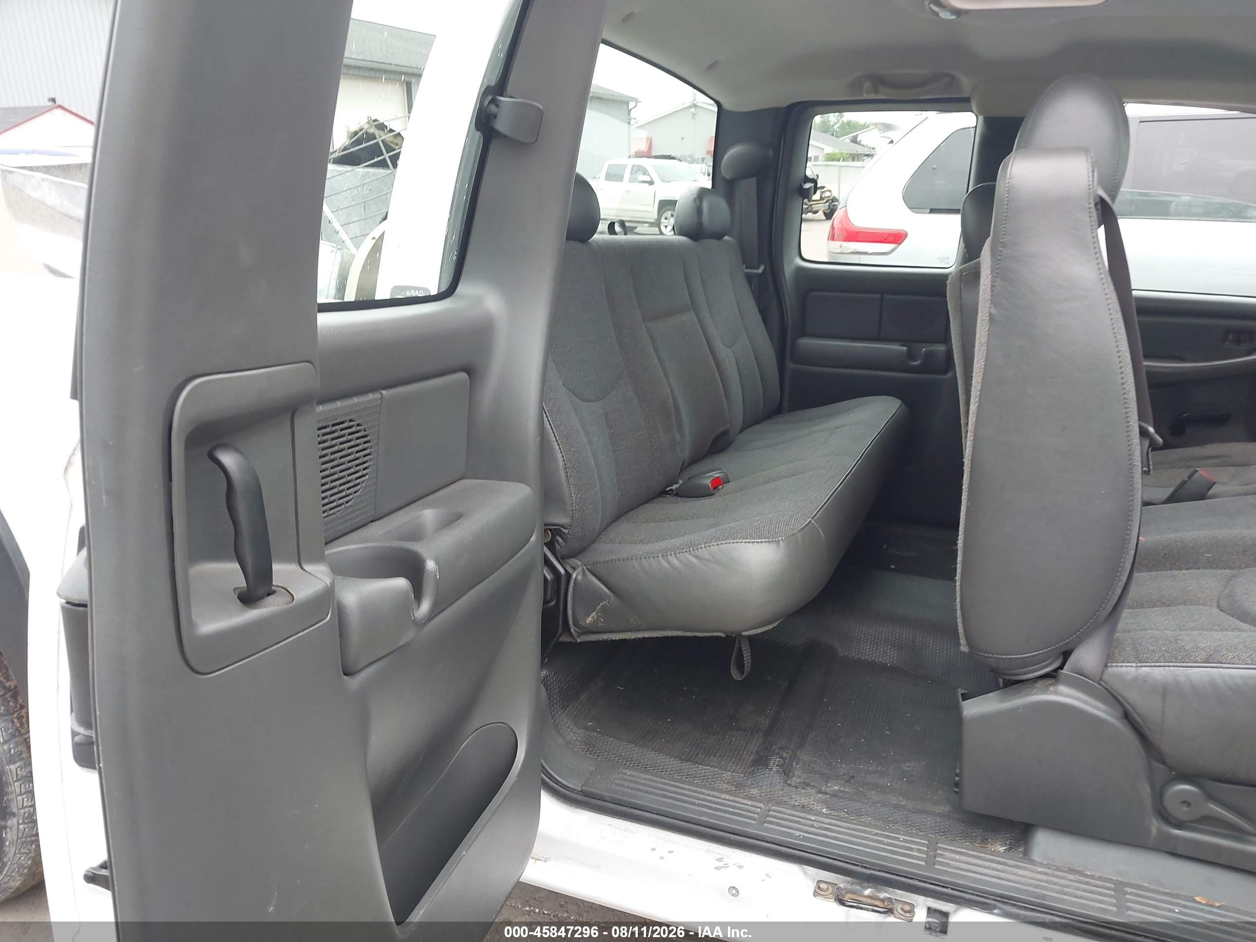 2004 Chevrolet Silverado 1500   White vin: 1GCEC19X74Z133195