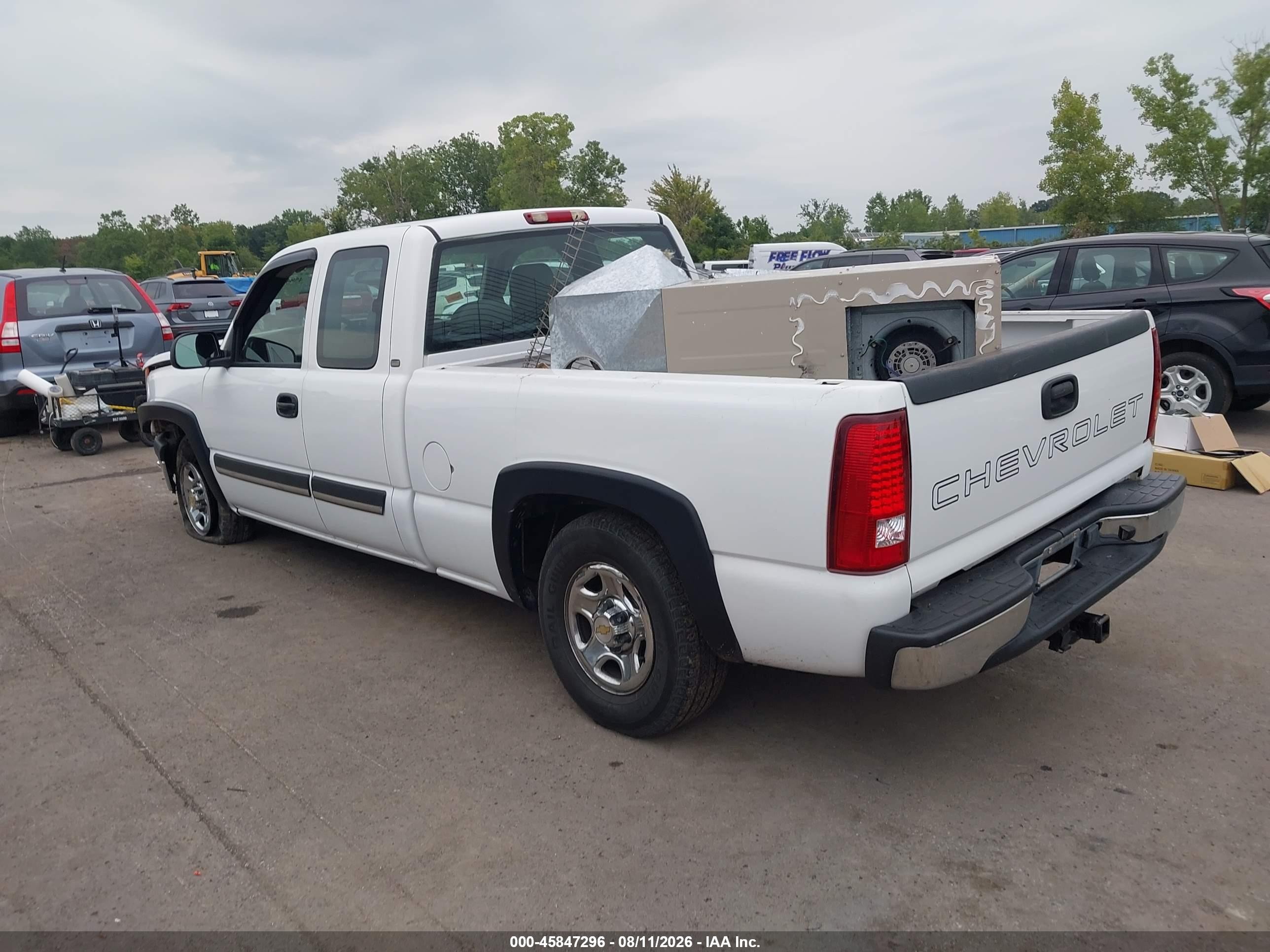 2004 Chevrolet Silverado 1500   White vin: 1GCEC19X74Z133195
