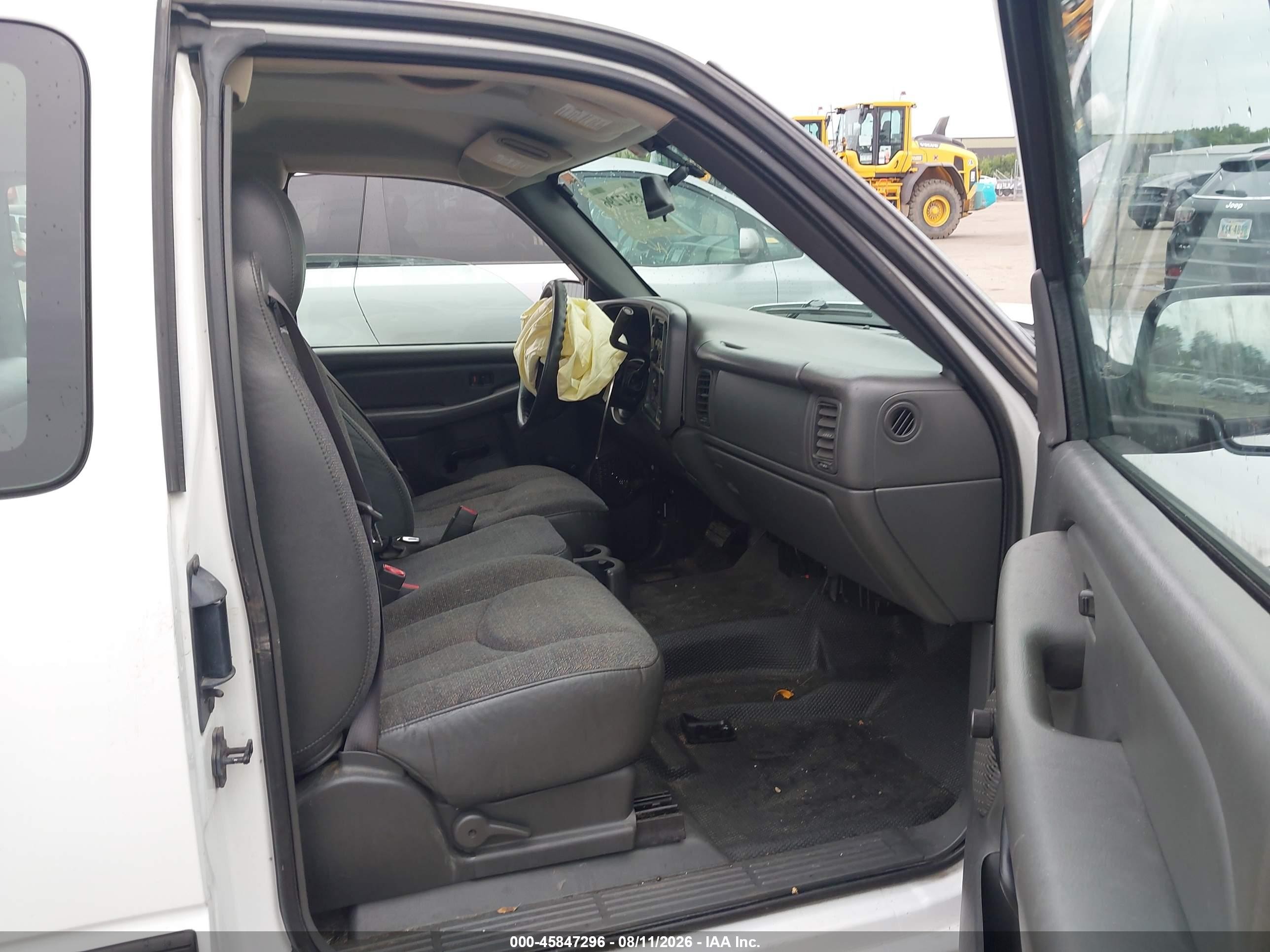 2004 Chevrolet Silverado 1500   White vin: 1GCEC19X74Z133195