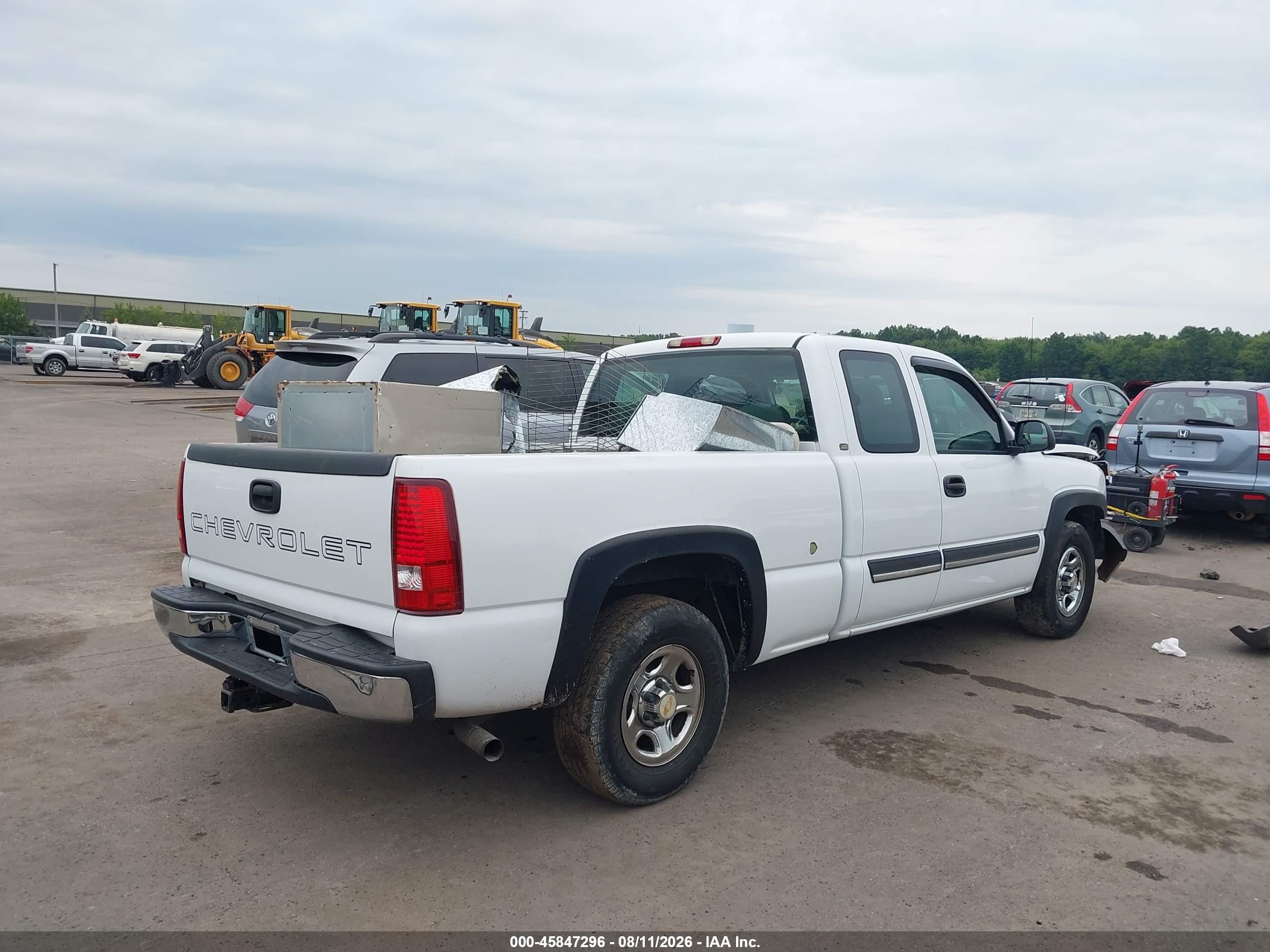 2004 Chevrolet Silverado 1500   White vin: 1GCEC19X74Z133195