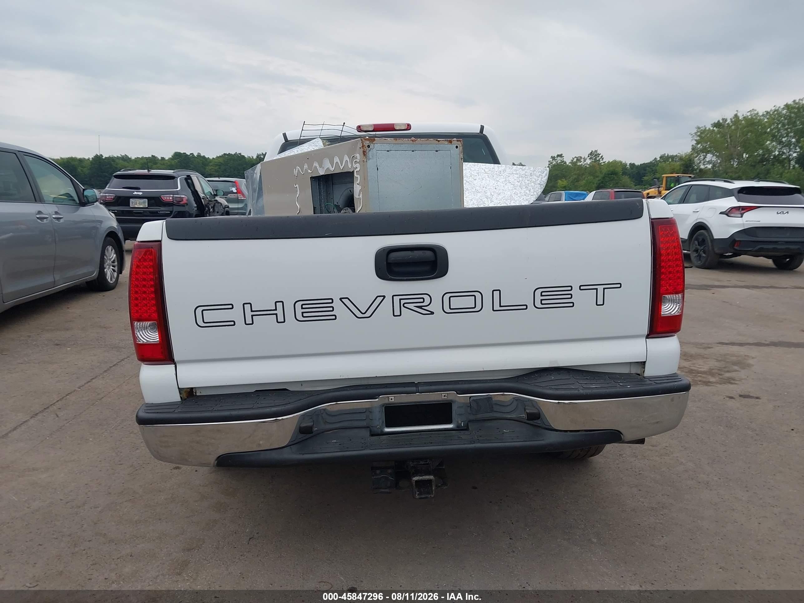2004 Chevrolet Silverado 1500   White vin: 1GCEC19X74Z133195