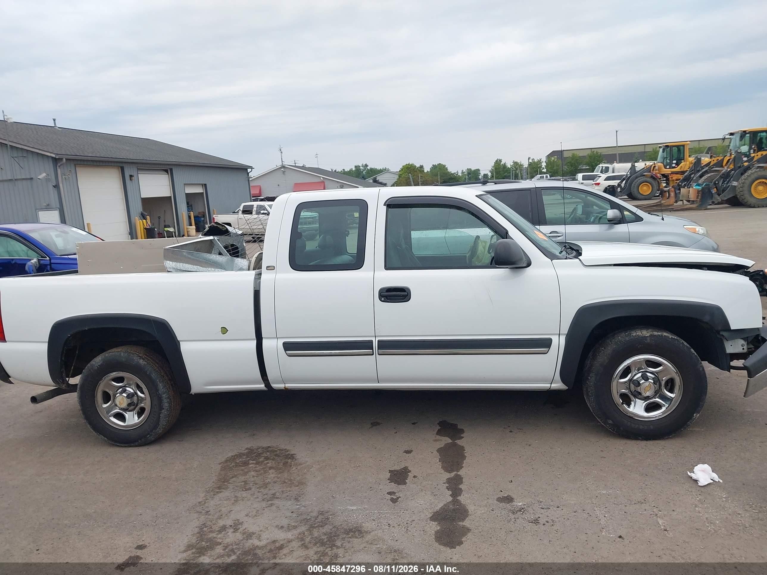 2004 Chevrolet Silverado 1500   White vin: 1GCEC19X74Z133195