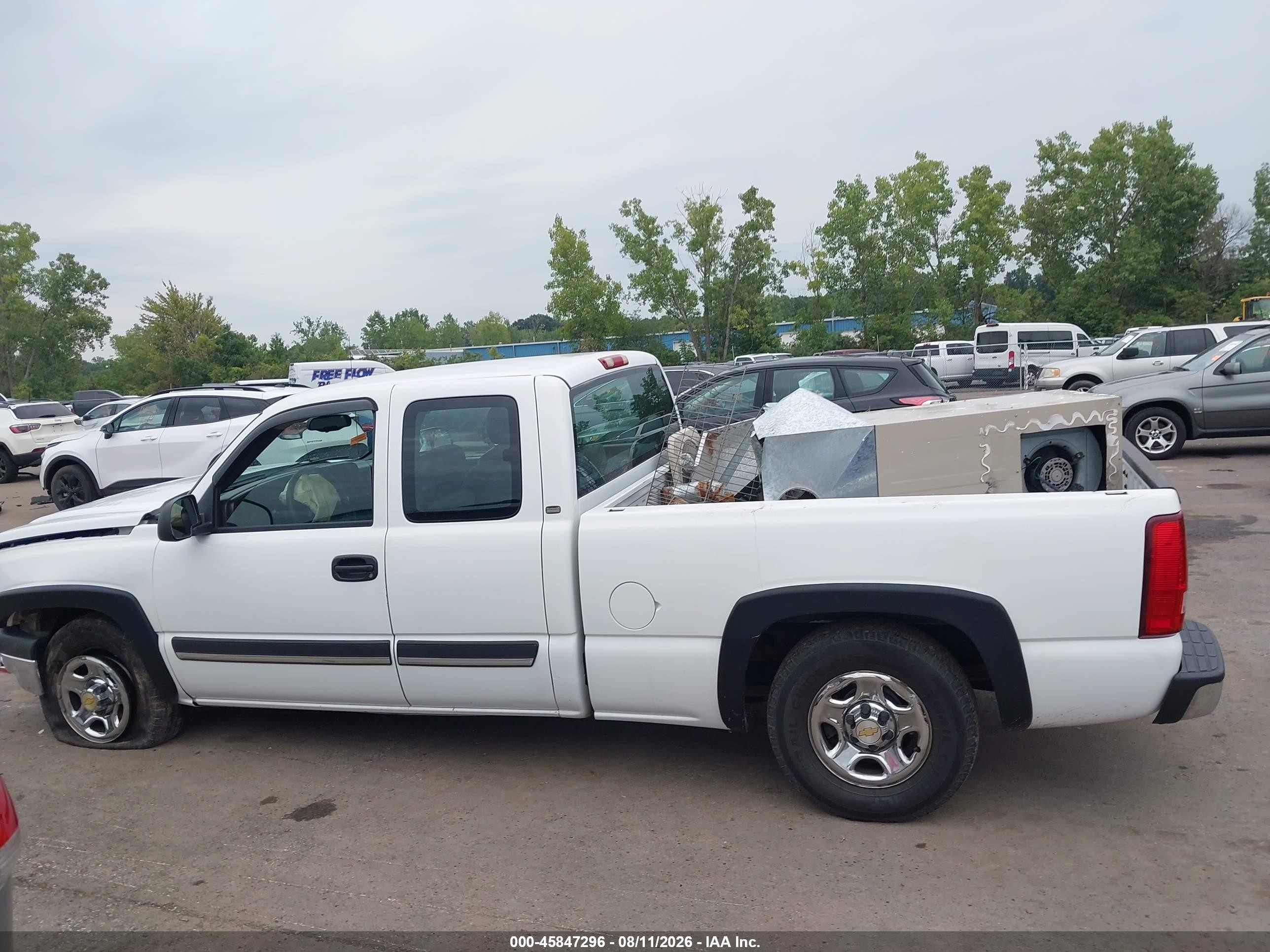 2004 Chevrolet Silverado 1500   White vin: 1GCEC19X74Z133195