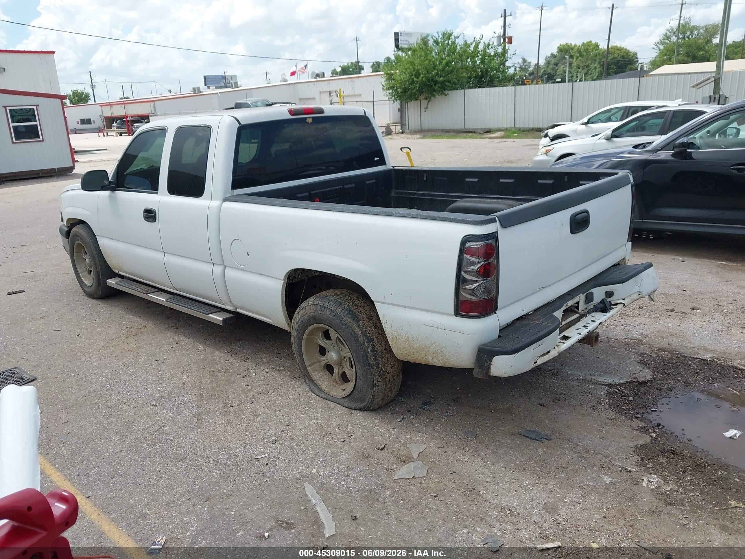 2005 Chevrolet Silverado 1500 Work Truck White vin: 1GCEC19X75Z165033