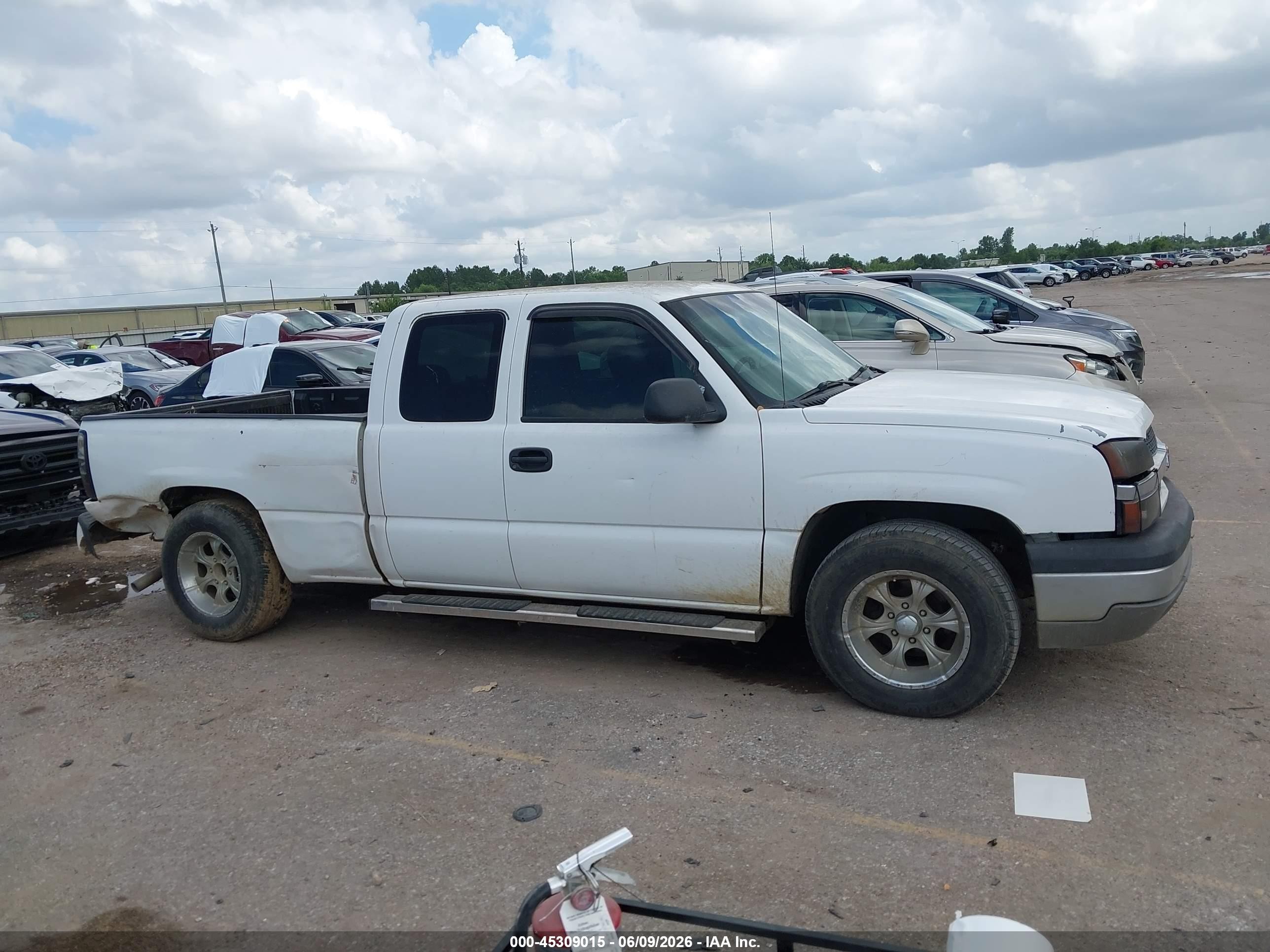 2005 Chevrolet Silverado 1500 Work Truck White vin: 1GCEC19X75Z165033