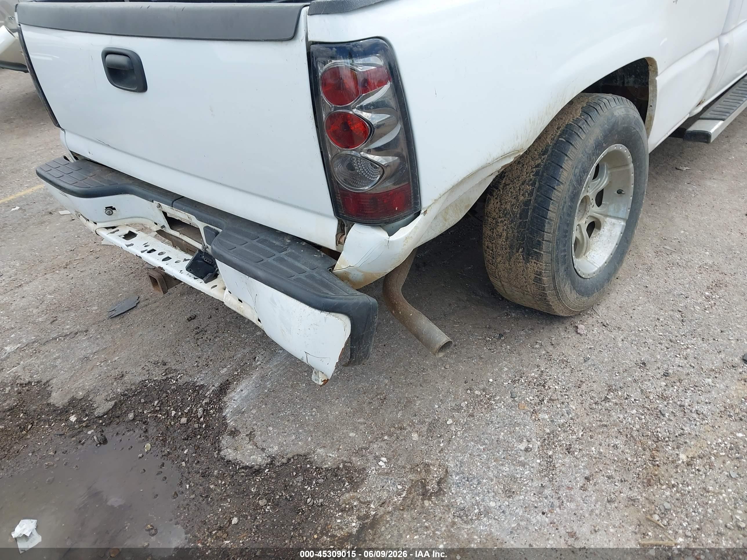 2005 Chevrolet Silverado 1500 Work Truck White vin: 1GCEC19X75Z165033