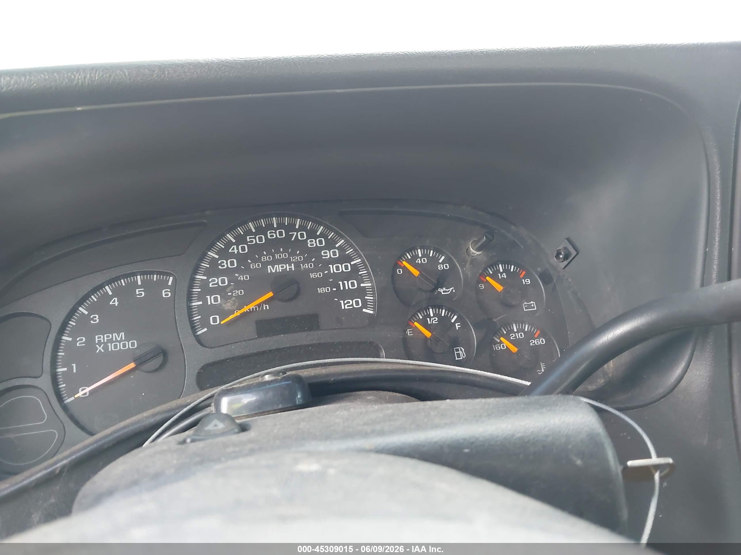 2005 Chevrolet Silverado 1500 Work Truck White vin: 1GCEC19X75Z165033