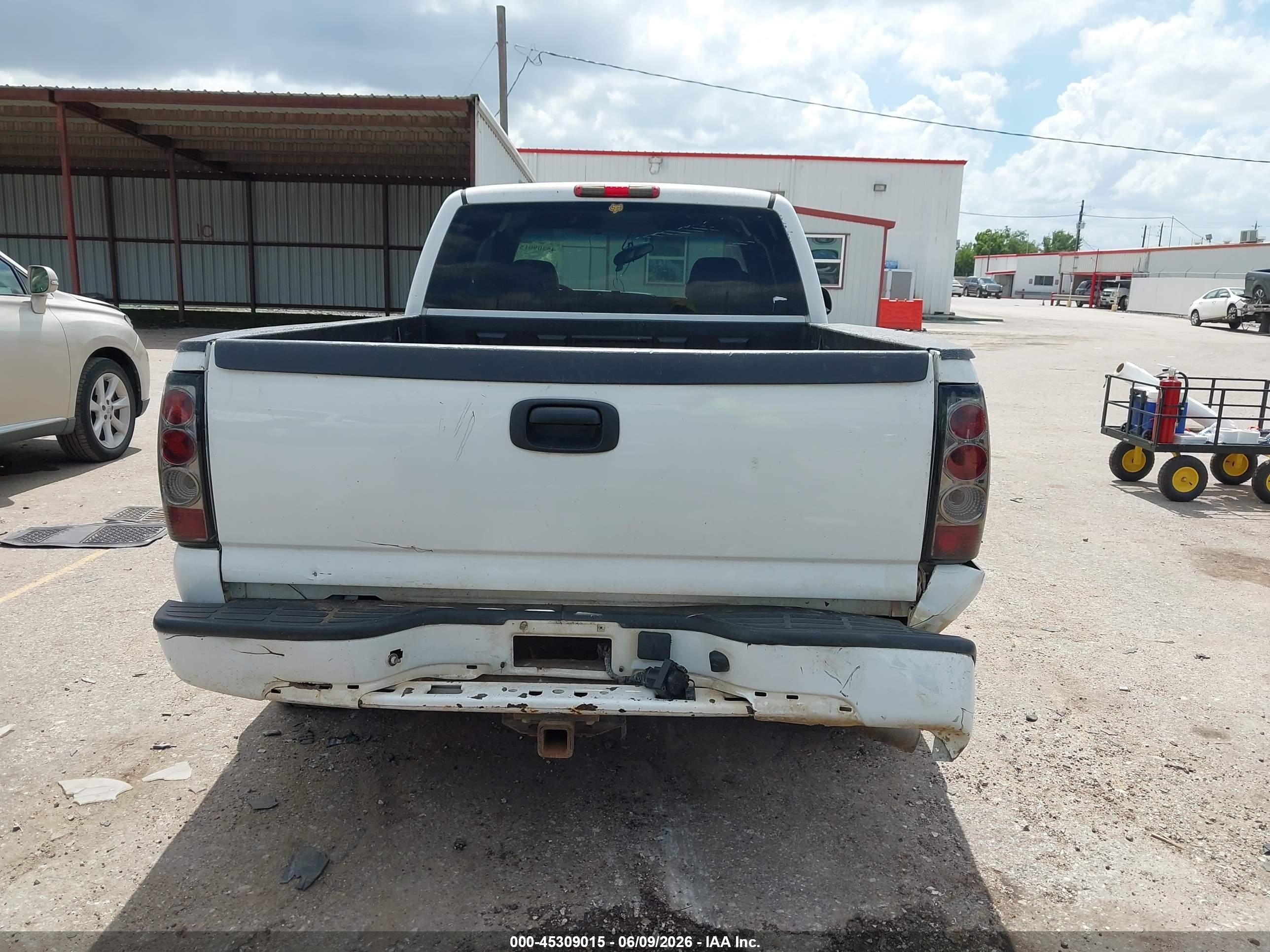 2005 Chevrolet Silverado 1500 Work Truck White vin: 1GCEC19X75Z165033