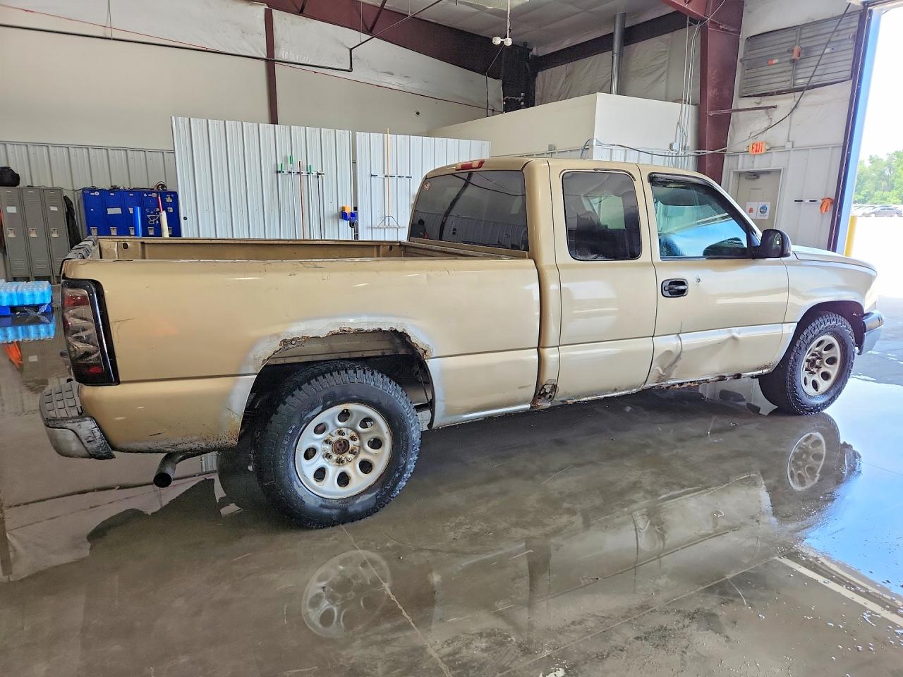 2007 Chevrolet Silverado C1500 Classic Gold vin: 1GCEC19X77Z129975