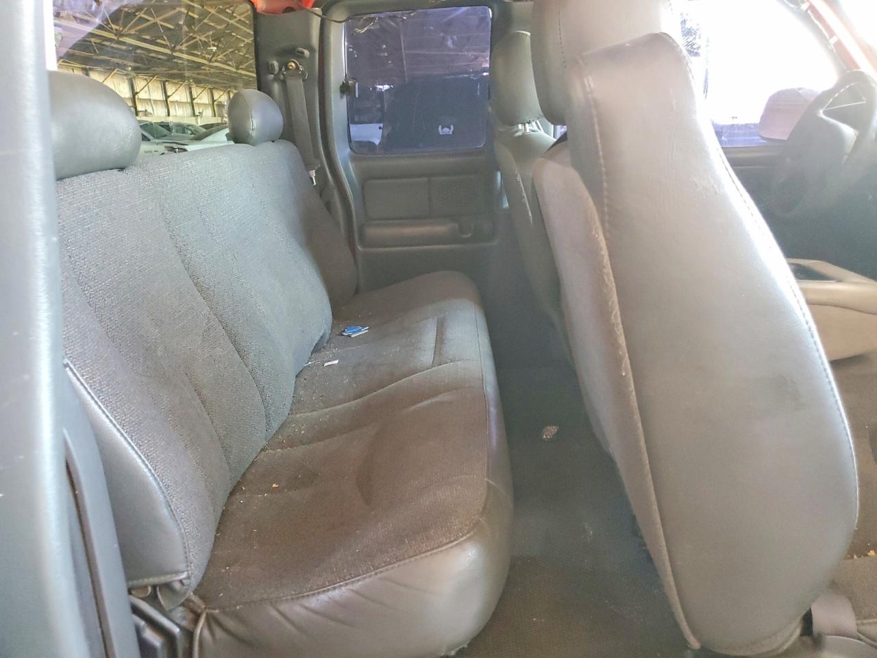 2004 Chevrolet Silverado C1500 Red vin: 1GCEC19X84Z247058