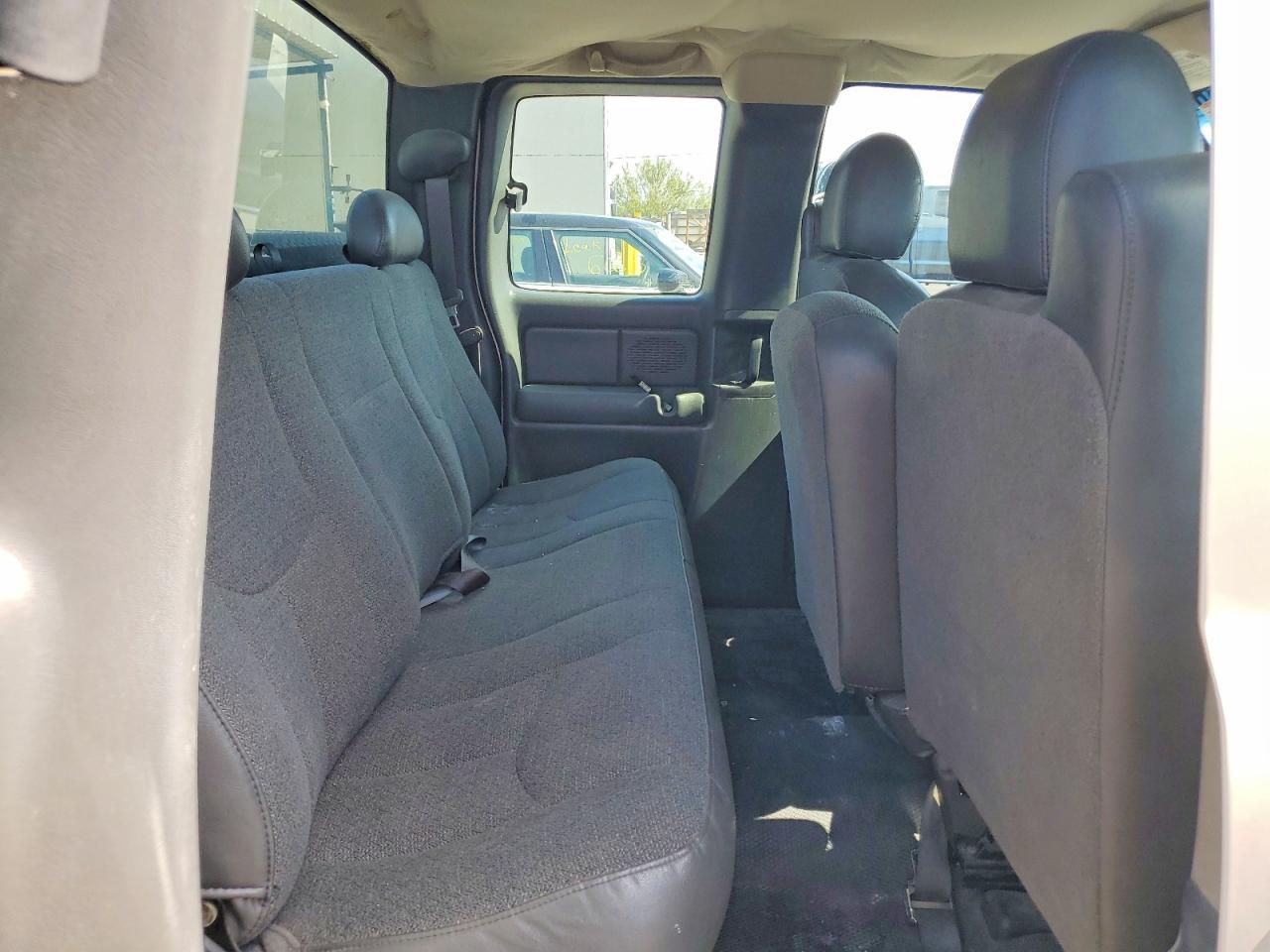 2004 Chevrolet Silverado C1500 Silver vin: 1GCEC19X84Z345376