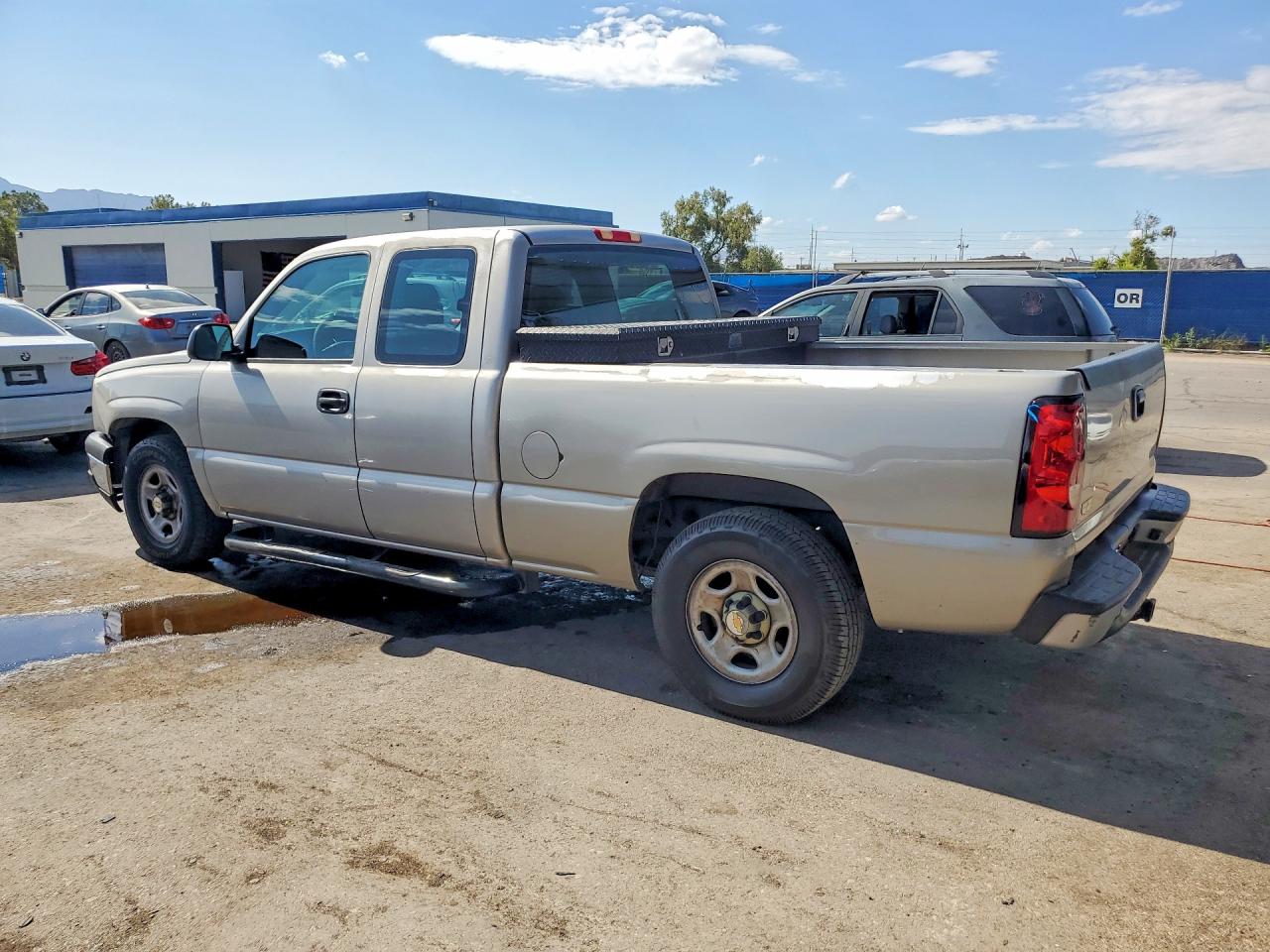 2004 Chevrolet Silverado C1500 Silver vin: 1GCEC19X84Z345376