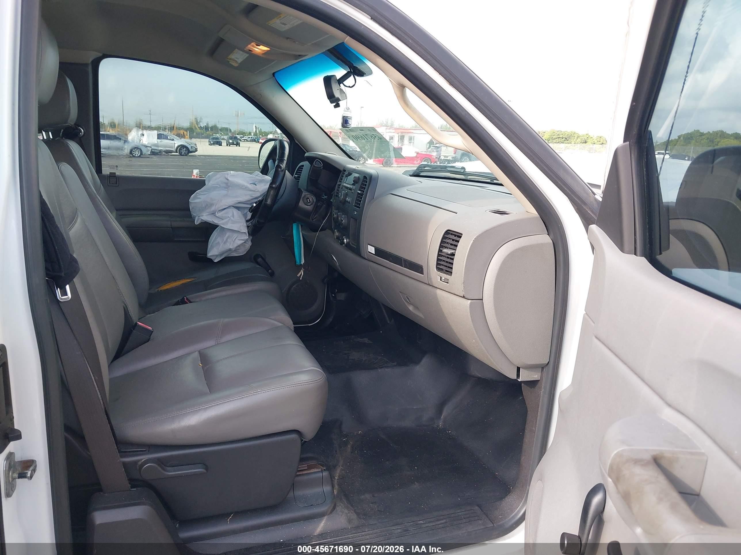 2008 Chevrolet Silverado 1500 Work Truck White vin: 1GCEC19X98Z206671