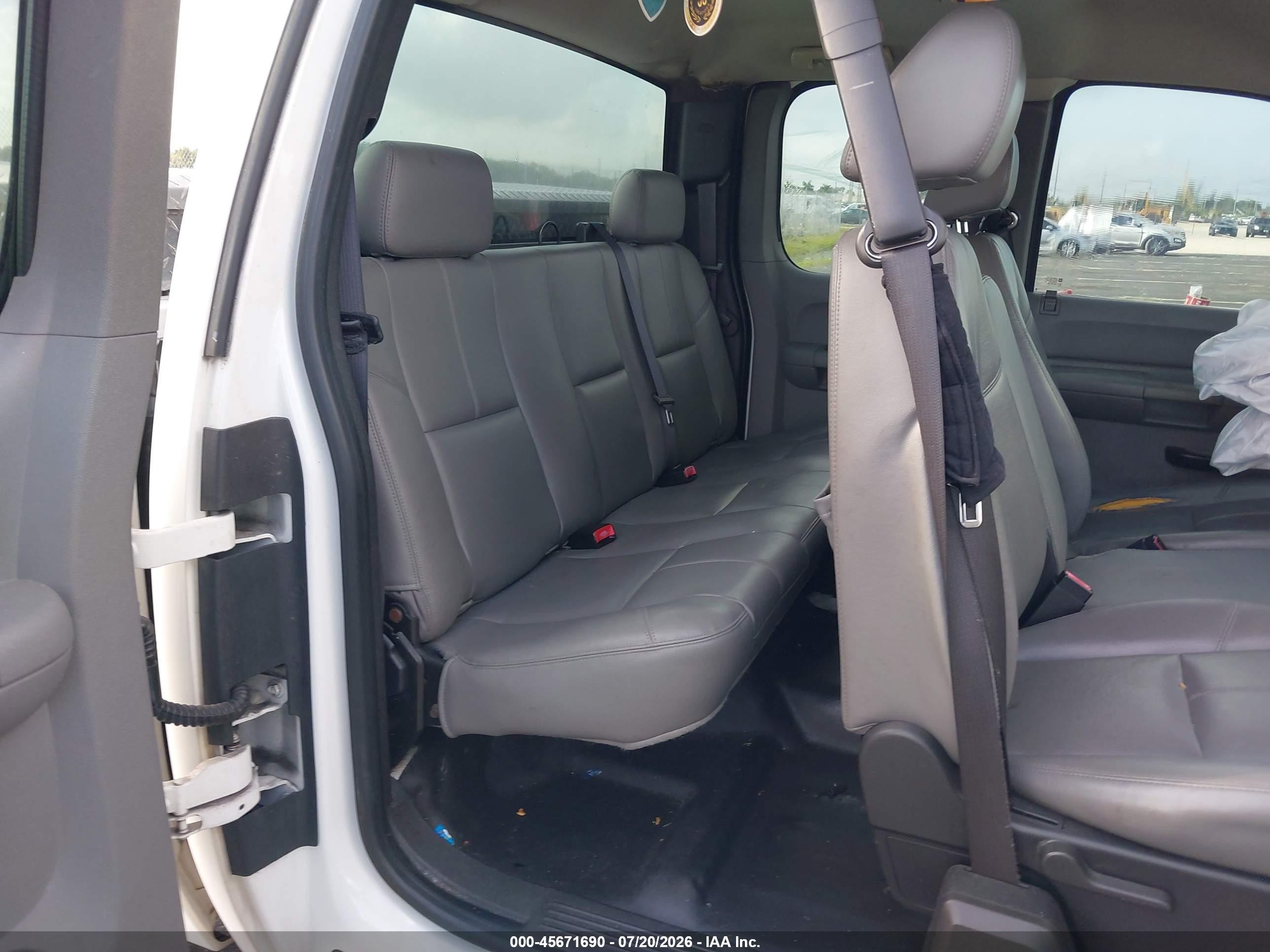 2008 Chevrolet Silverado 1500 Work Truck White vin: 1GCEC19X98Z206671