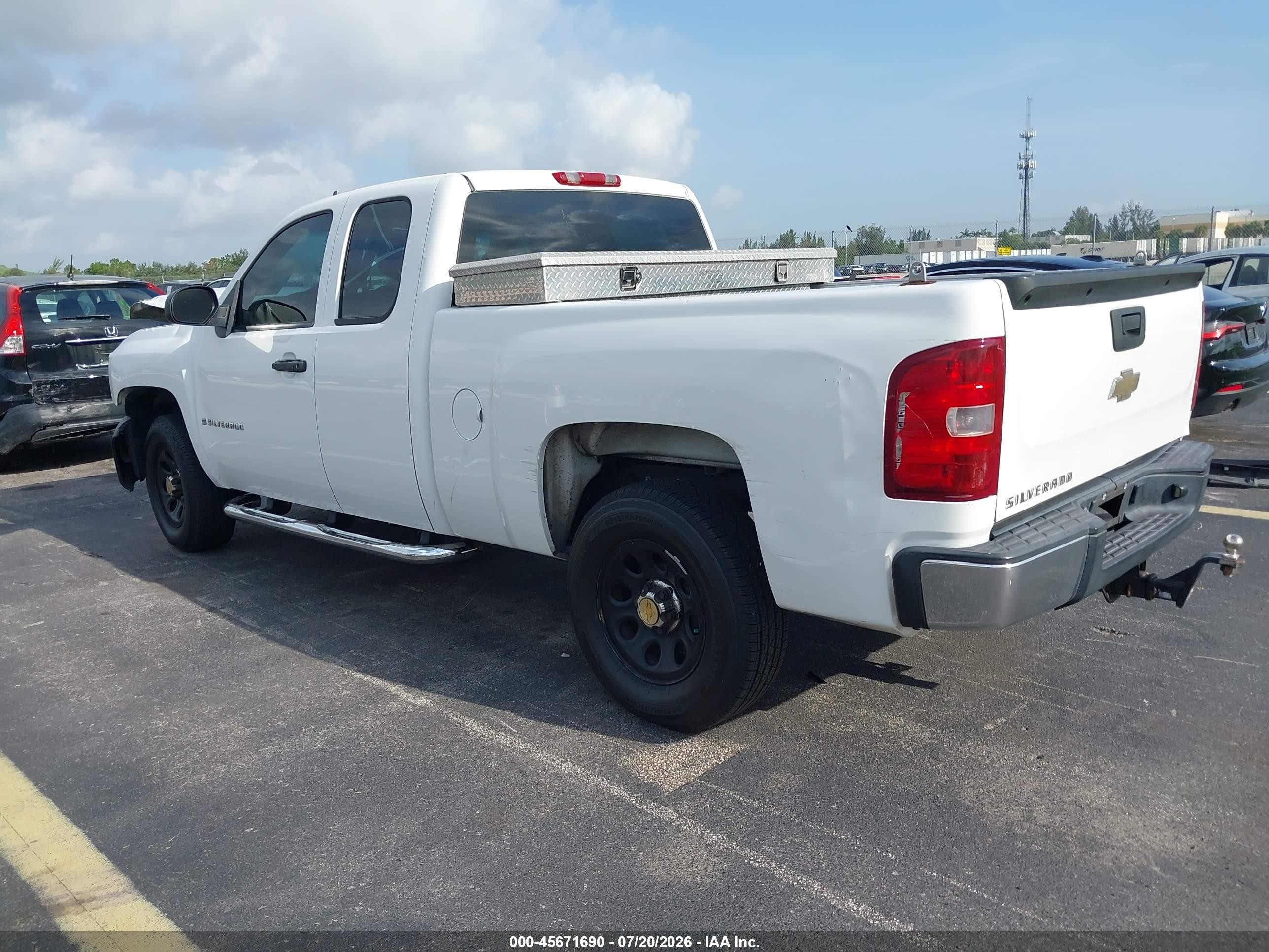 2008 Chevrolet Silverado 1500 Work Truck White vin: 1GCEC19X98Z206671