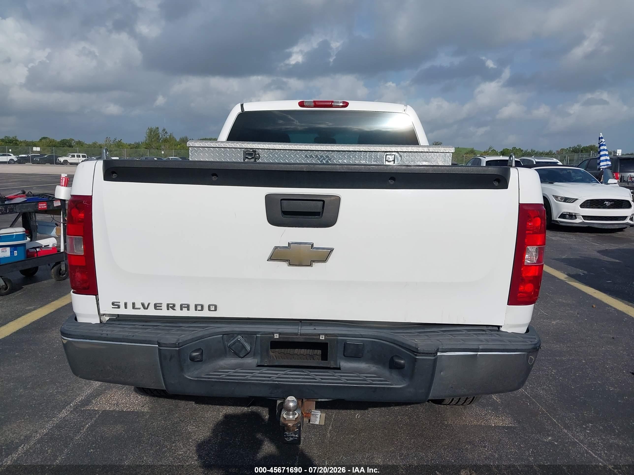 2008 Chevrolet Silverado 1500 Work Truck White vin: 1GCEC19X98Z206671