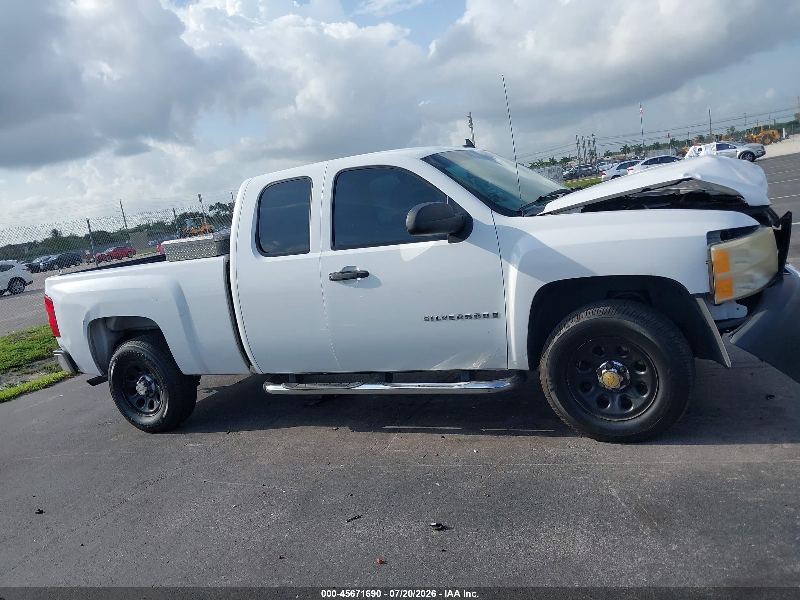 2008 Chevrolet Silverado 1500 Work Truck White vin: 1GCEC19X98Z206671