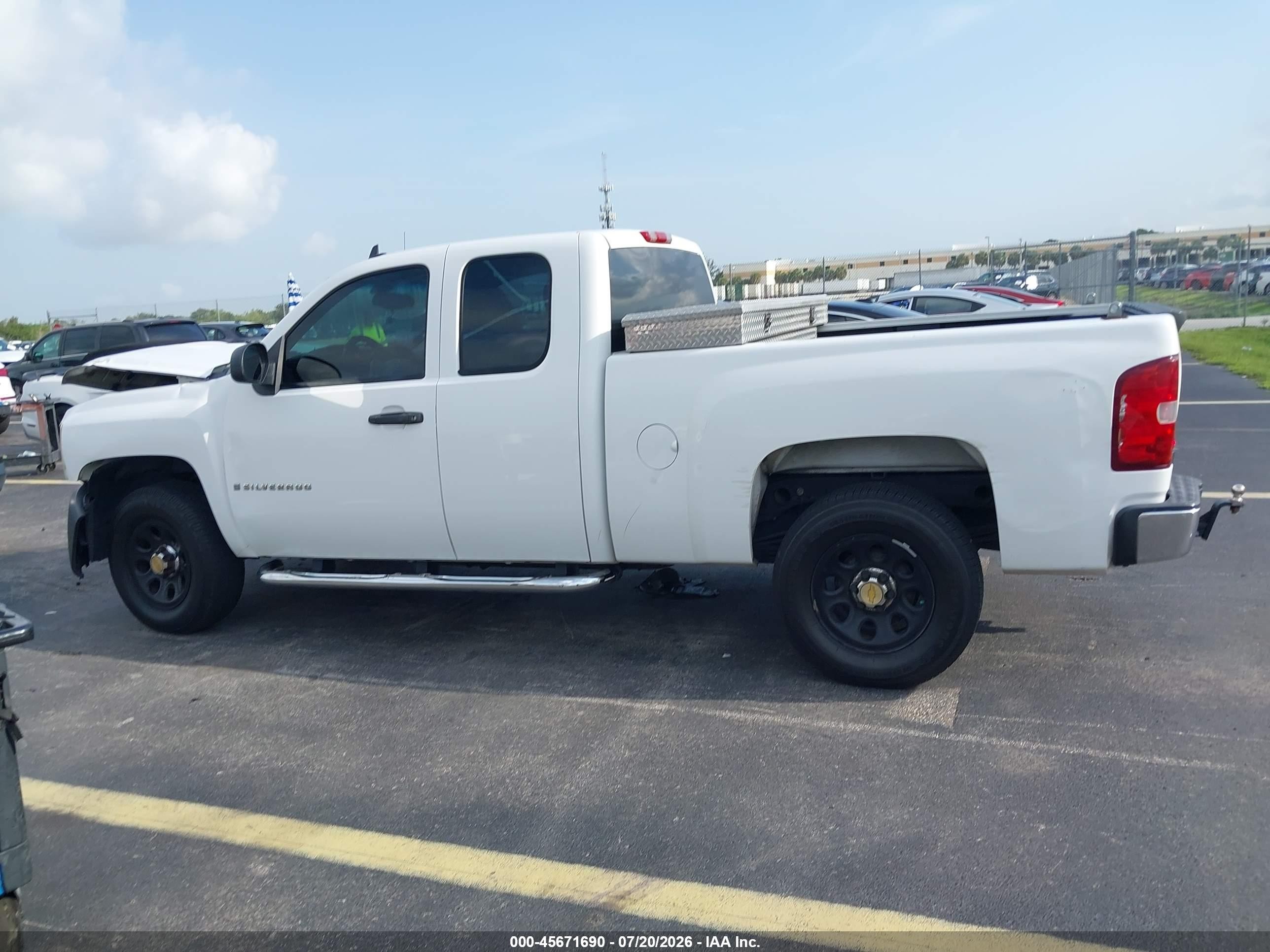 2008 Chevrolet Silverado 1500 Work Truck White vin: 1GCEC19X98Z206671