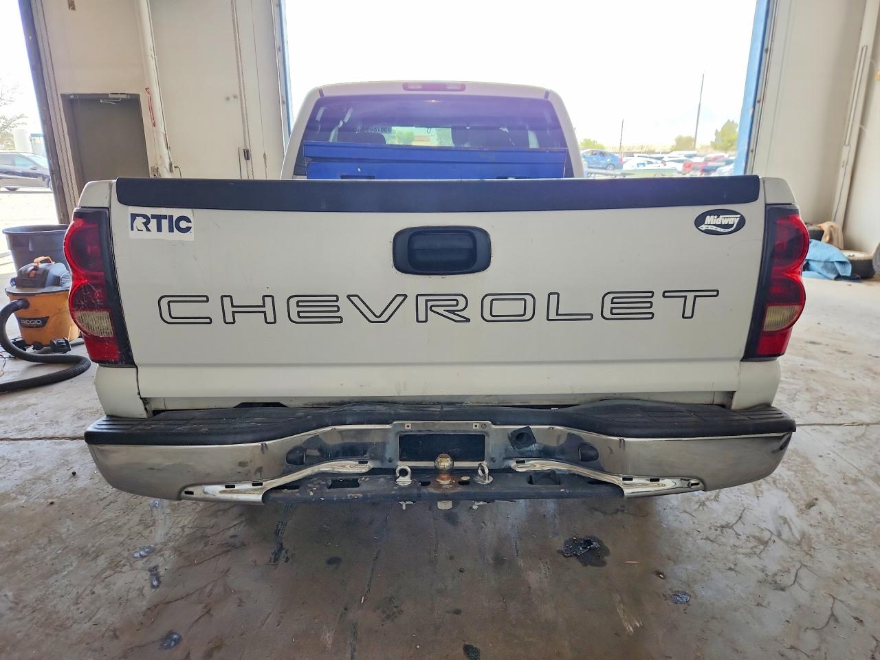 2004 Chevrolet Silverado C1500 White vin: 1GCEC19XX4Z350465