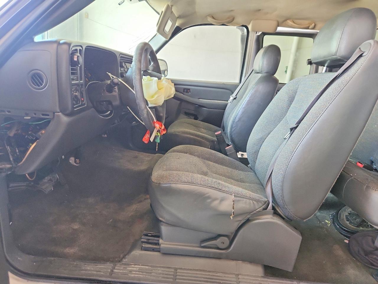 2004 Chevrolet Silverado C1500 White vin: 1GCEC19XX4Z350465