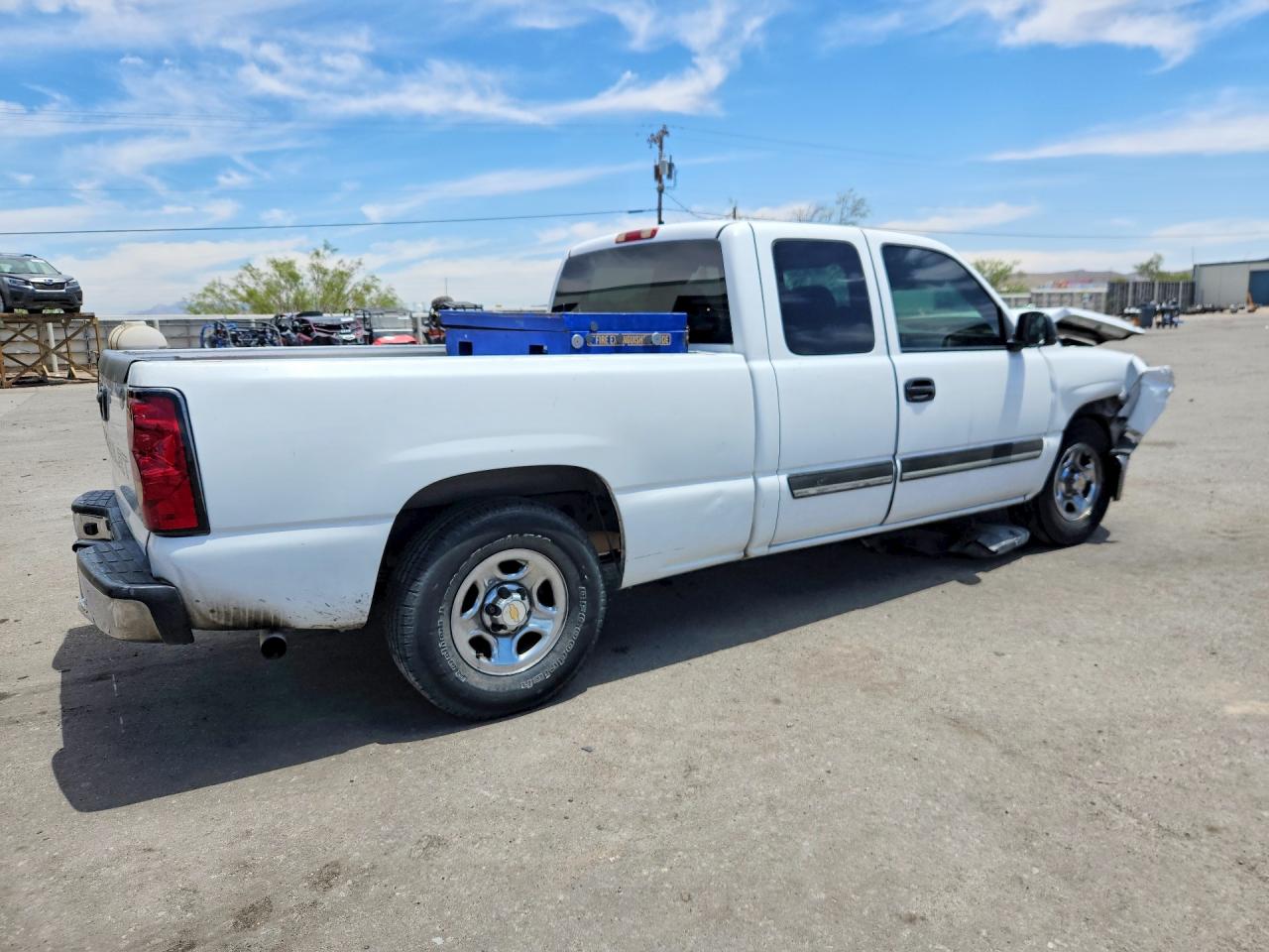 2004 Chevrolet Silverado C1500 White vin: 1GCEC19XX4Z350465
