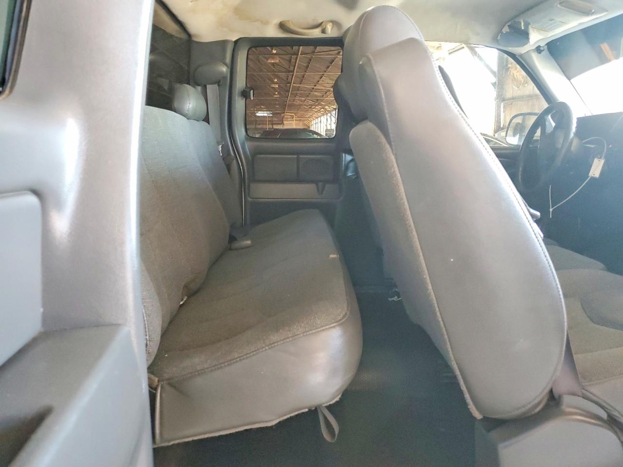 2005 Chevrolet Silverado C1500 White vin: 1GCEC19Z55Z255413