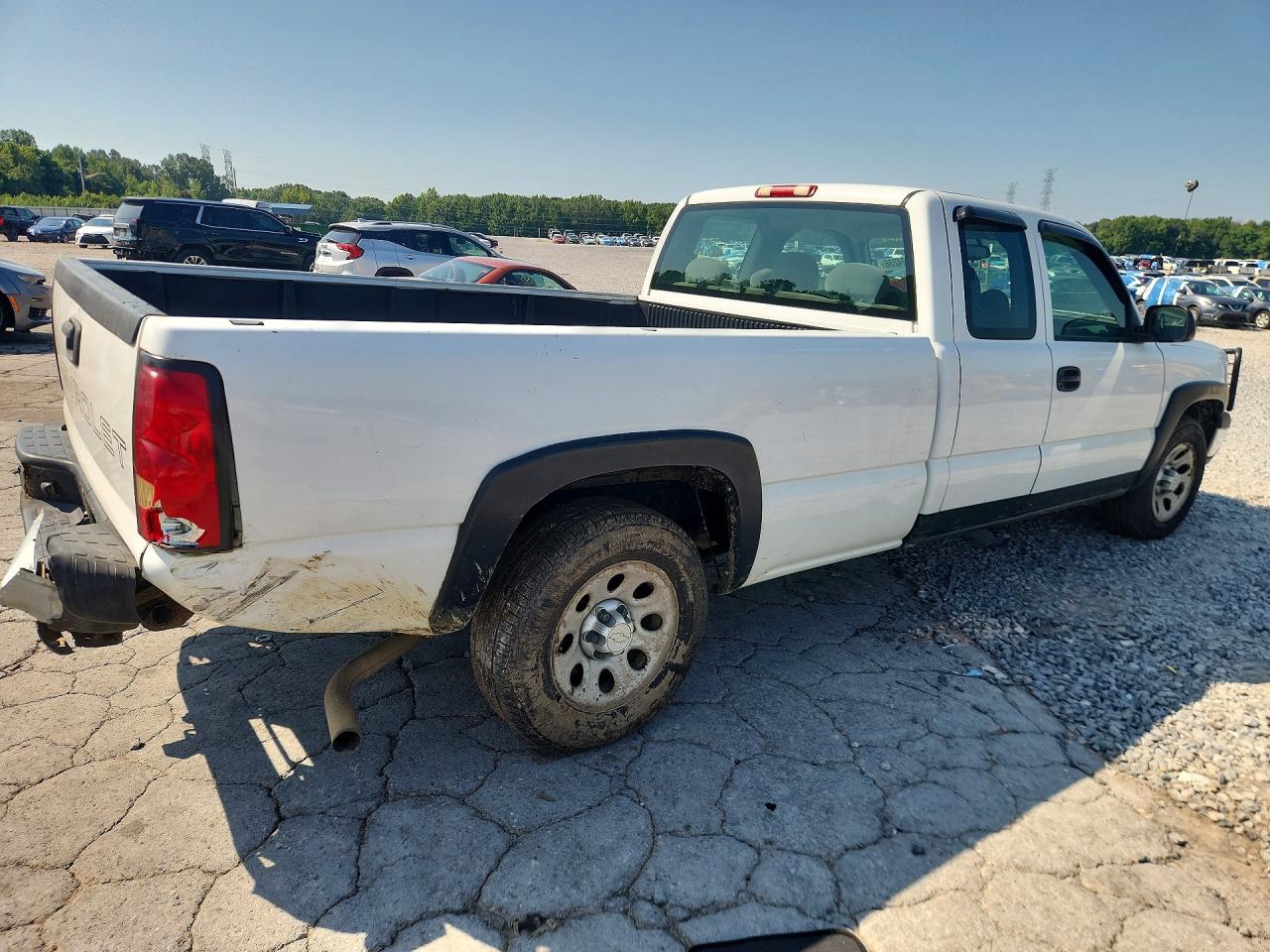2006 Chevrolet Silverado C1500 White vin: 1GCEC19Z56E214823