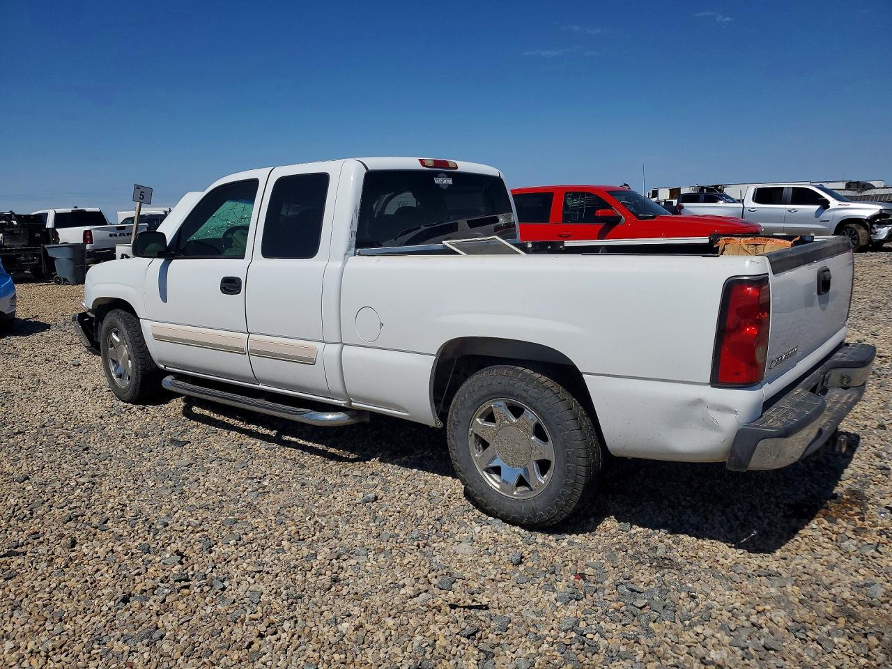 2007 Chevrolet Silverado C1500 Classic White vin: 1GCEC19Z87Z142042