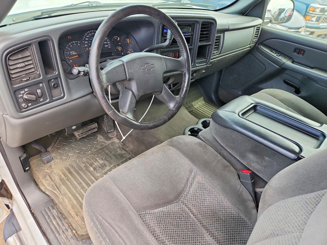 2005 Chevrolet Silverado C1500 White vin: 1GCEC19ZX5Z278850