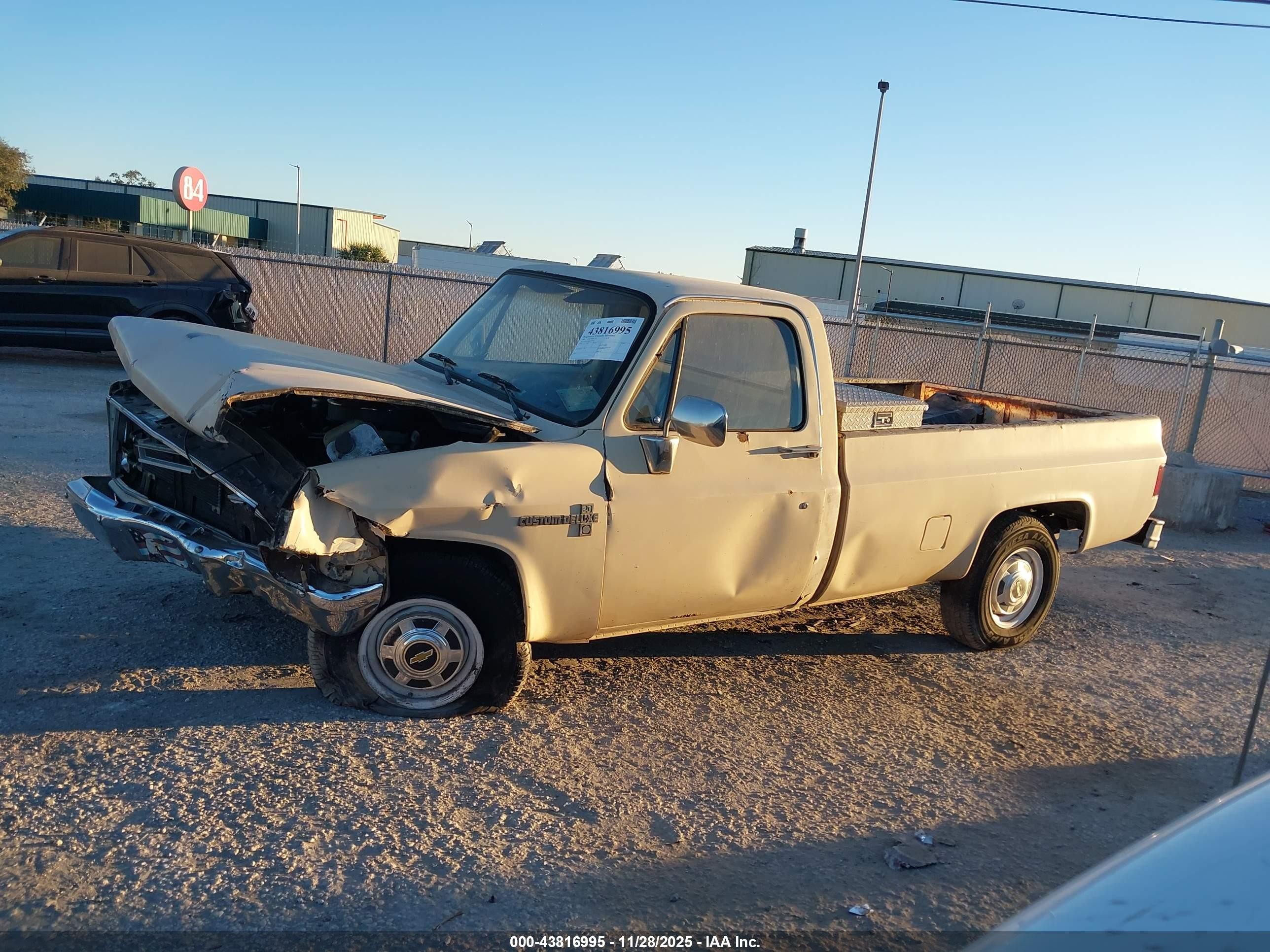 1986 Chevrolet C20   Beige vin: 1GCEC24NXGF395164